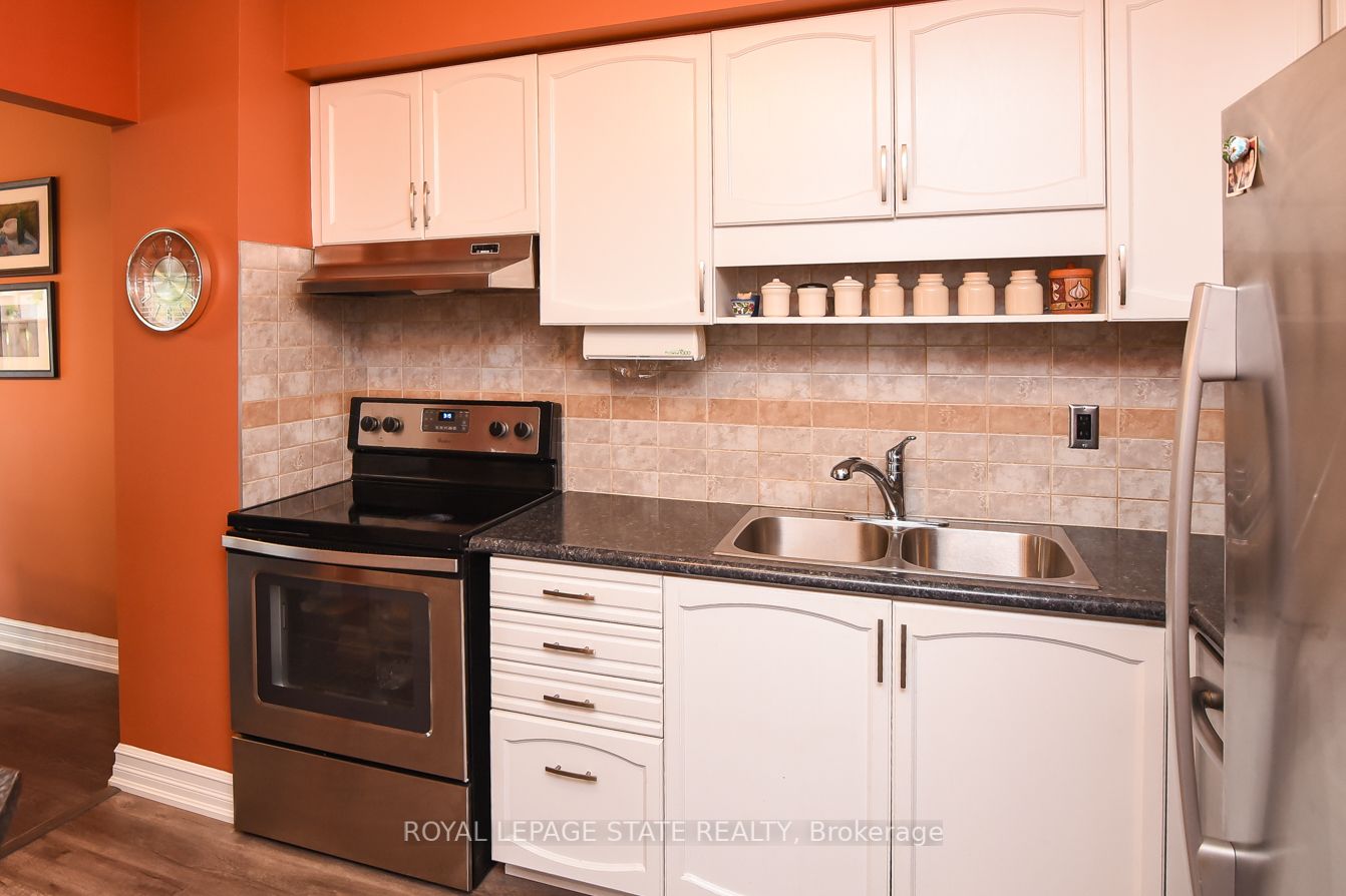 1 Royalwood Crt, #15