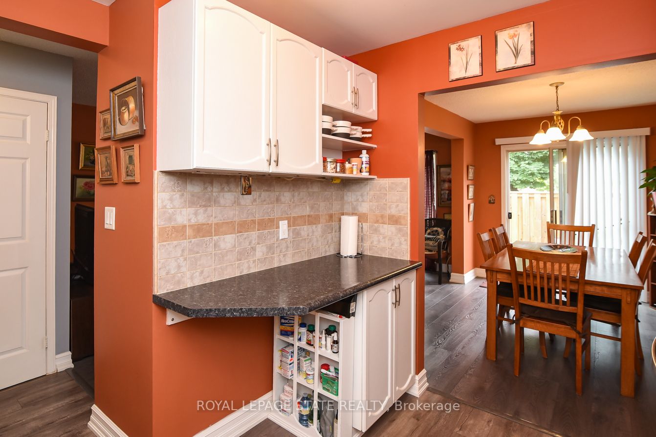 1 Royalwood Crt, #15