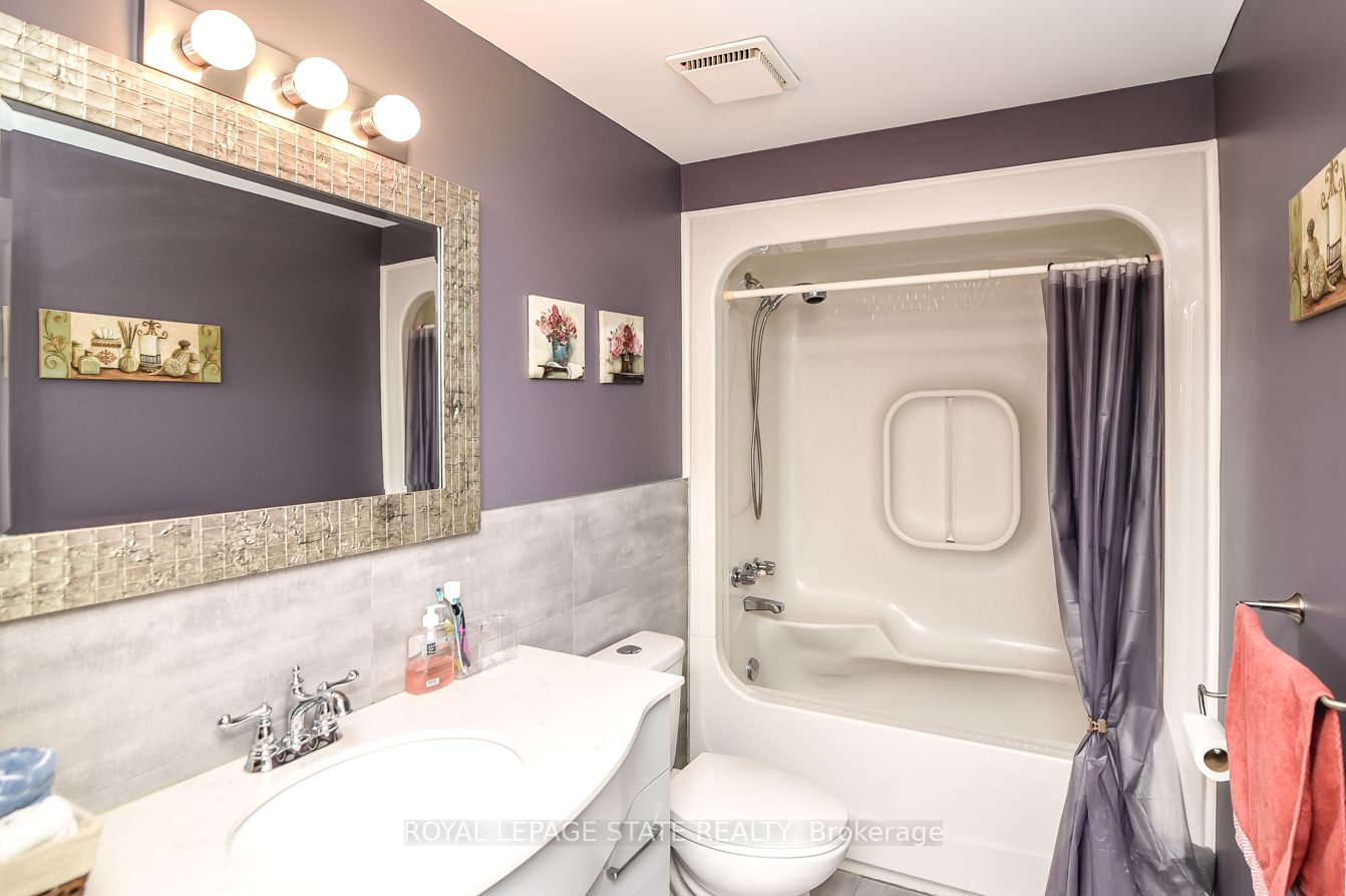 1 Royalwood Crt, #15