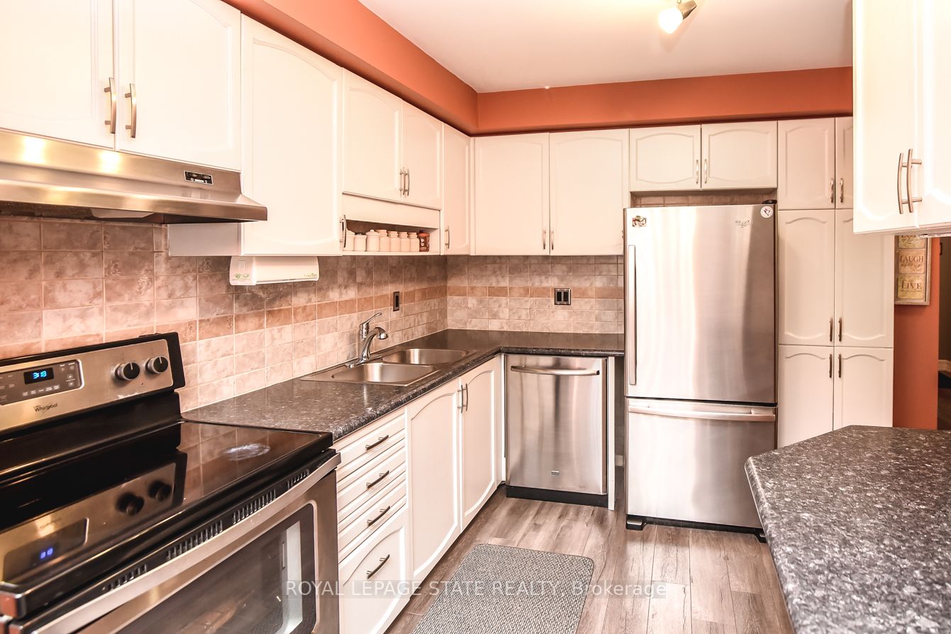1 Royalwood Crt, #15
