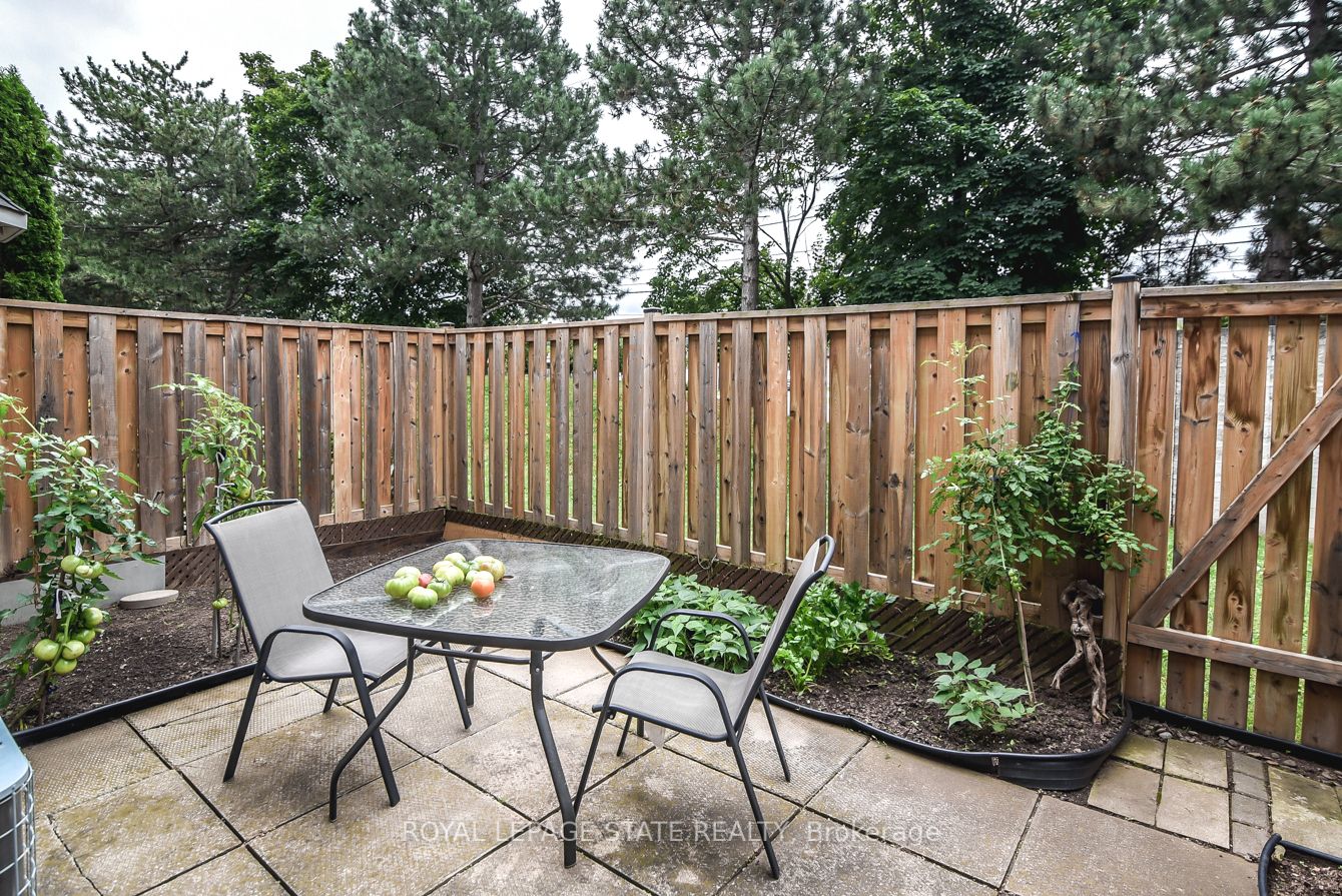 1 Royalwood Crt, #15