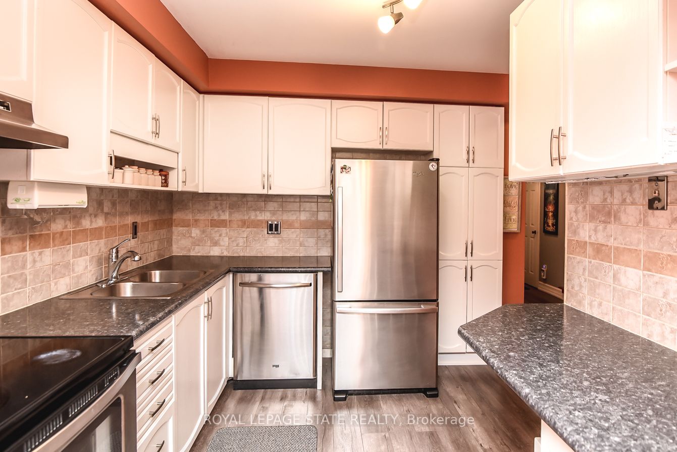 1 Royalwood Crt, #15