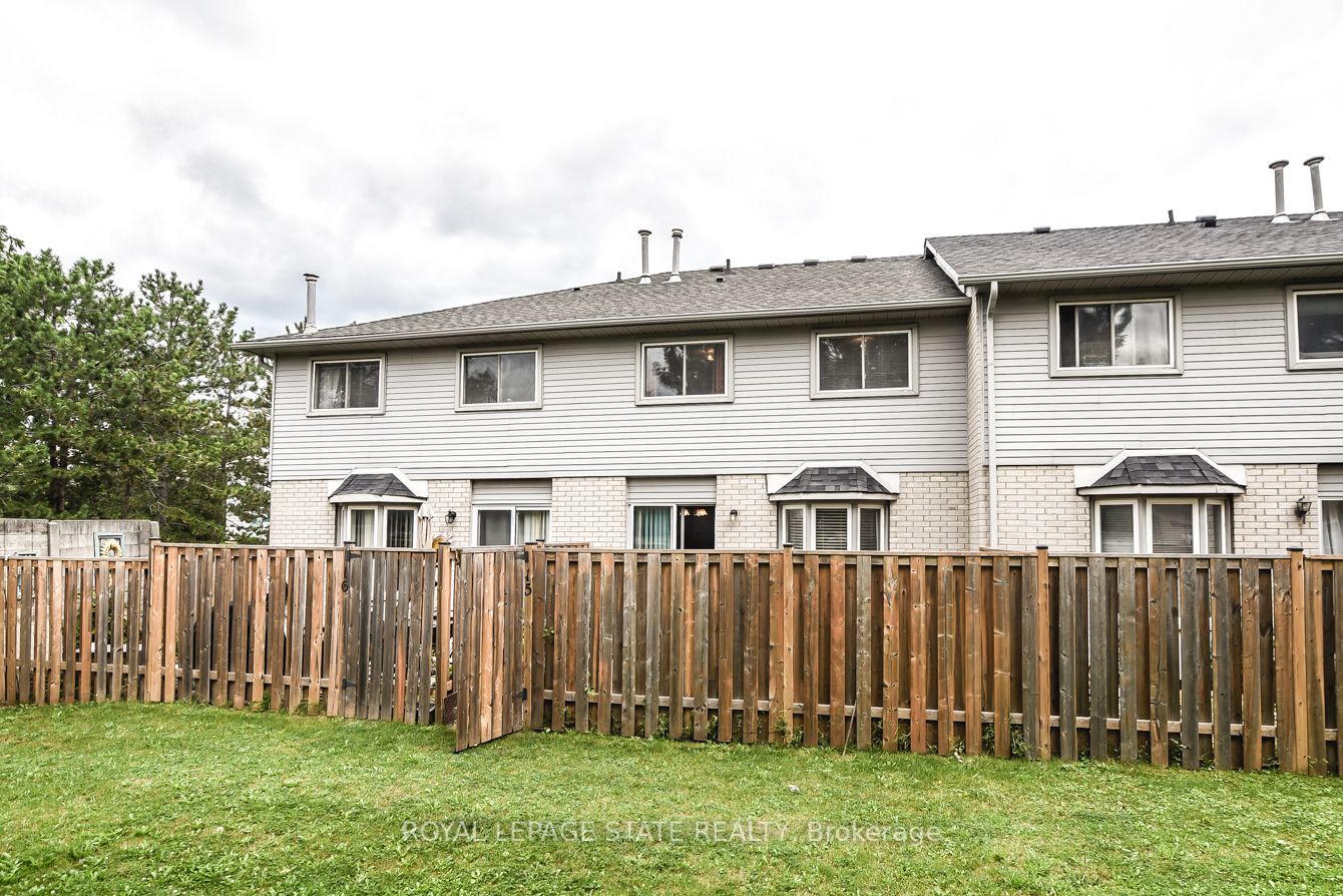 1 Royalwood Crt, #15