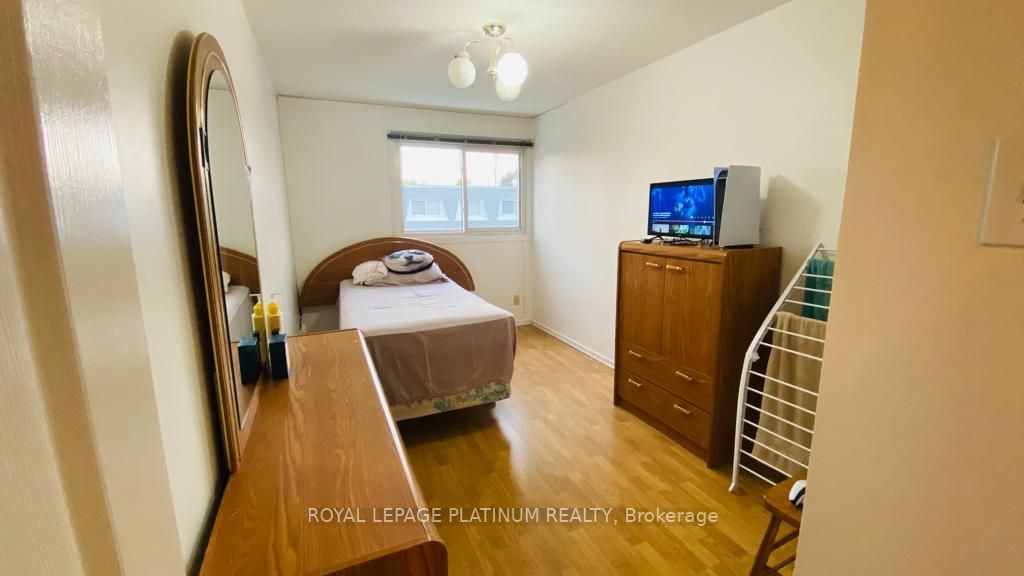 14 Williamsburg Road, #43