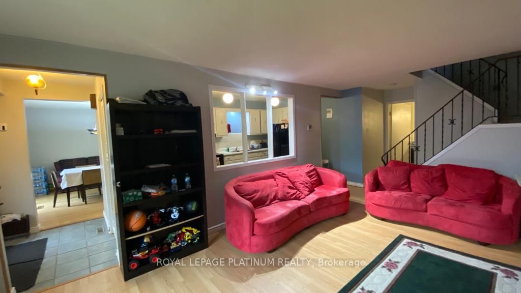 14 Williamsburg Road, #43