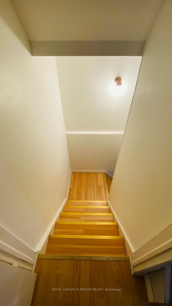 14 Williamsburg Road, #43