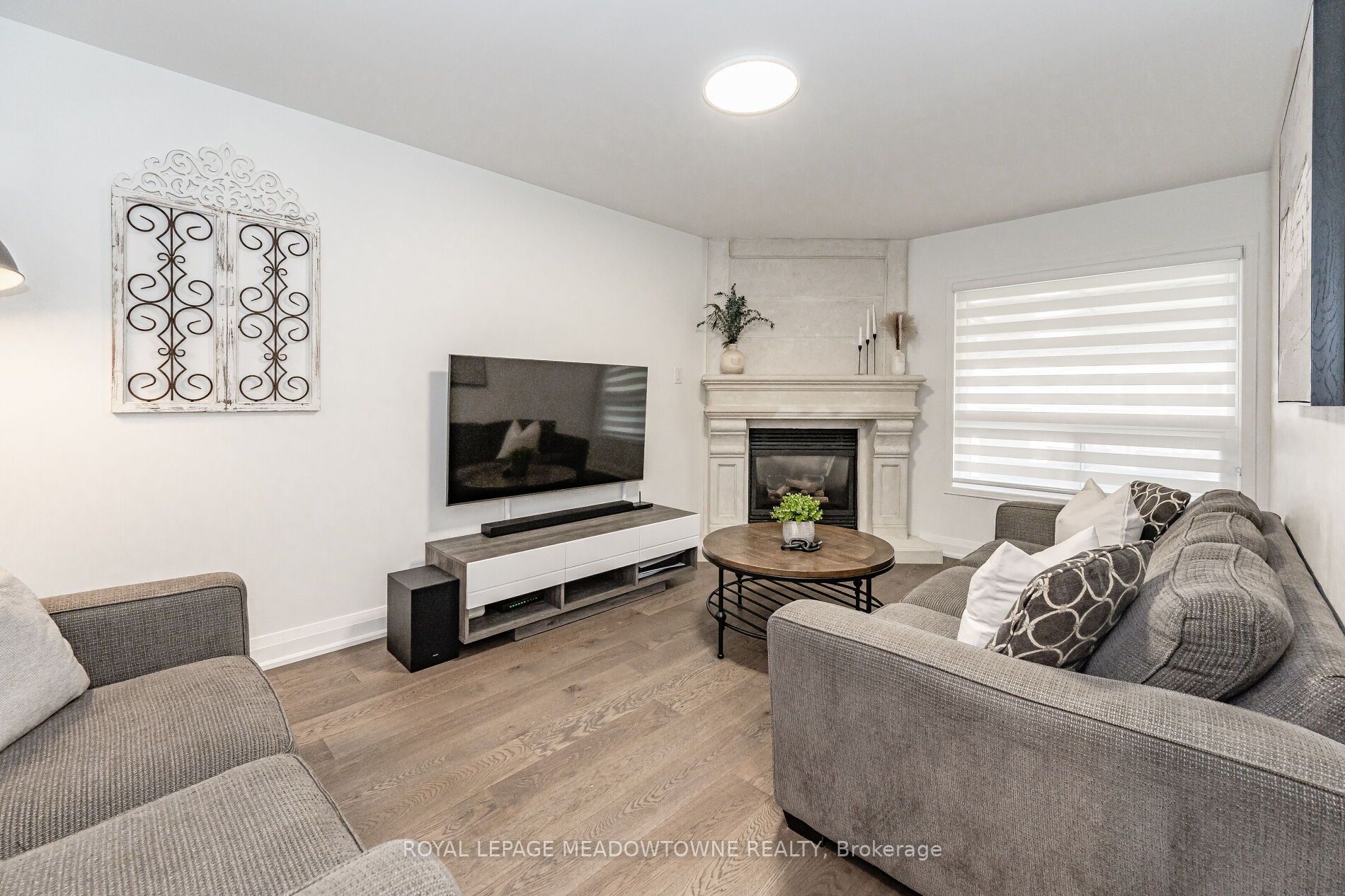 74 Royaledge Way