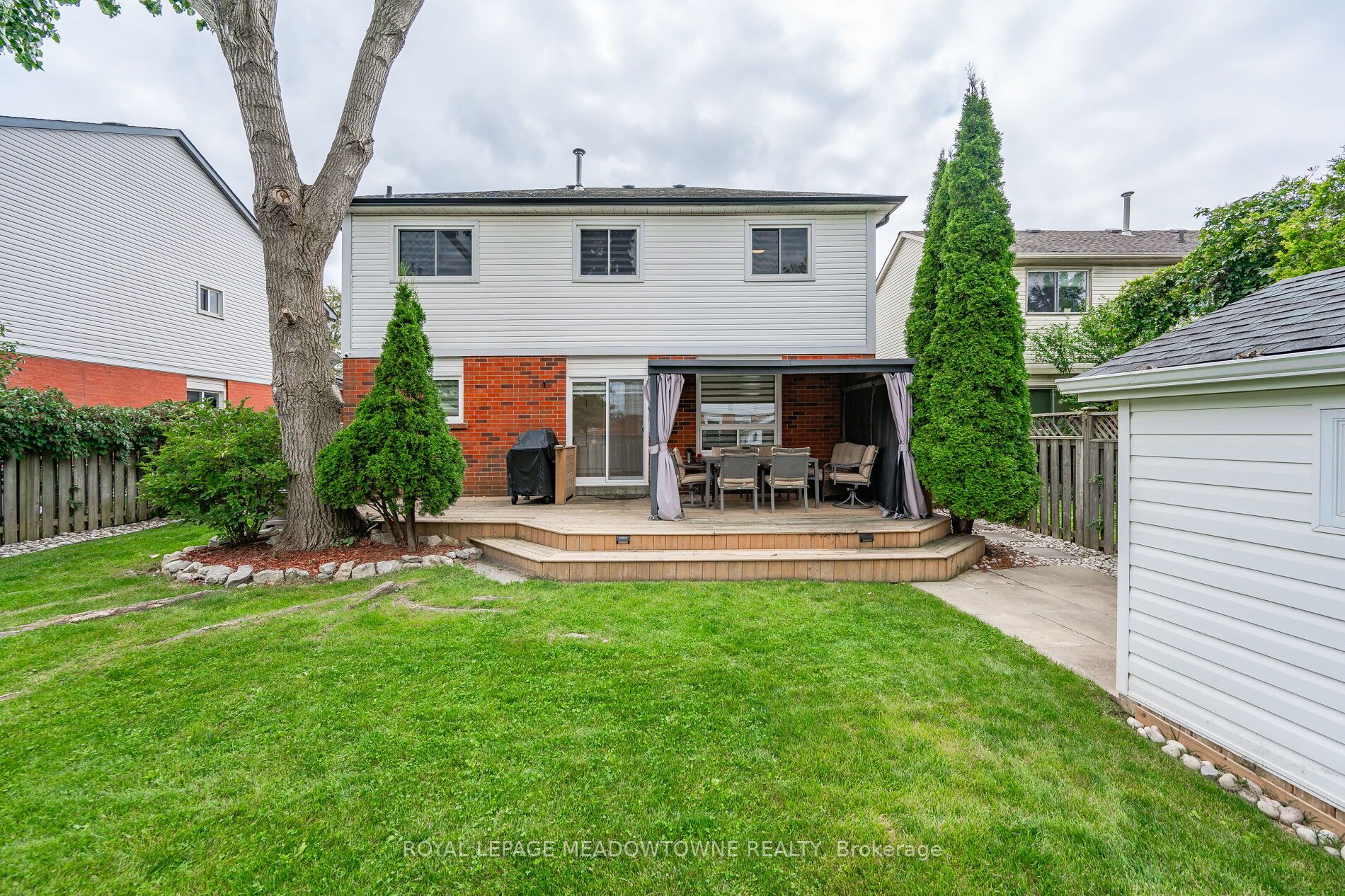 74 Royaledge Way