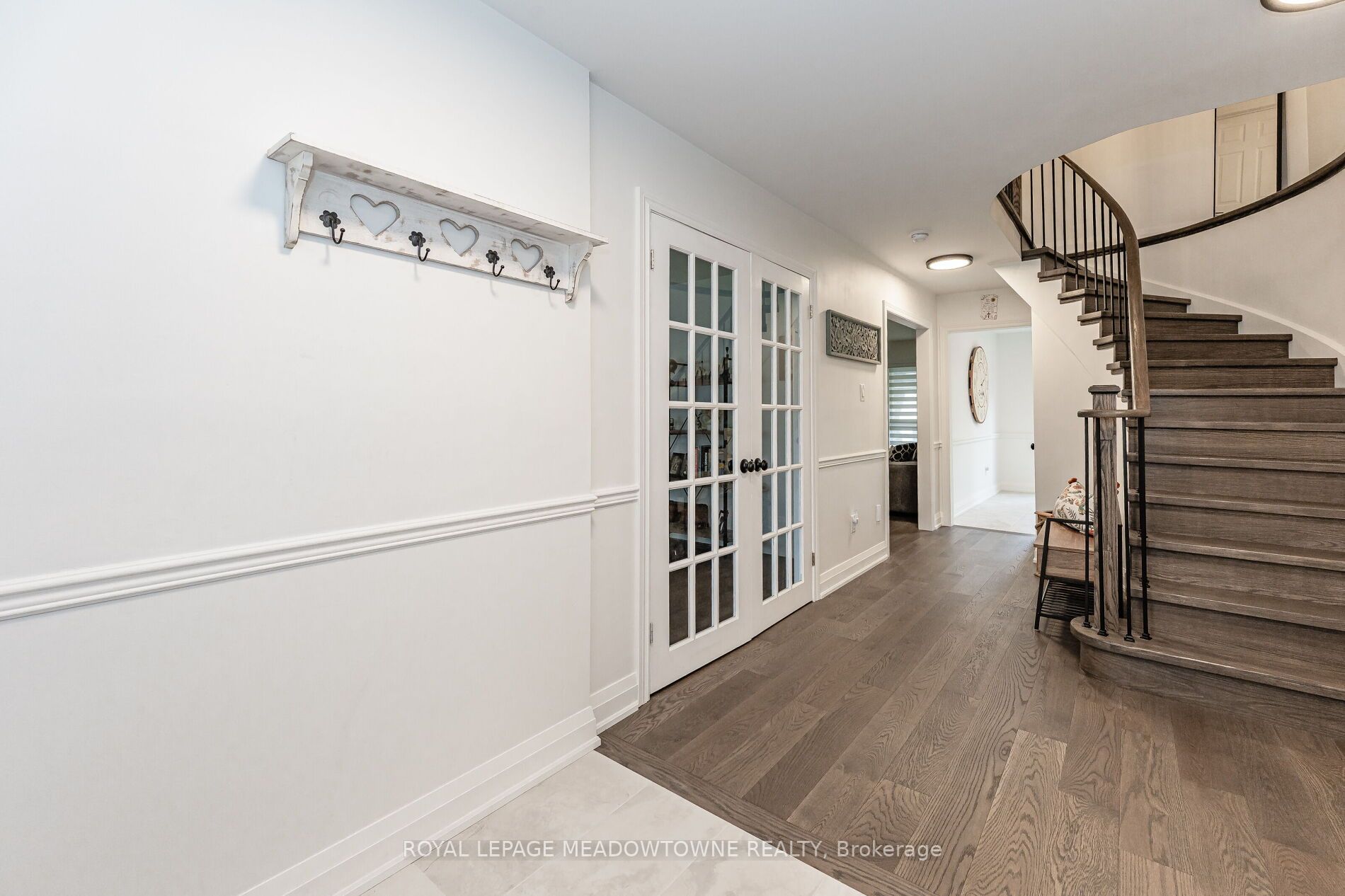 74 Royaledge Way