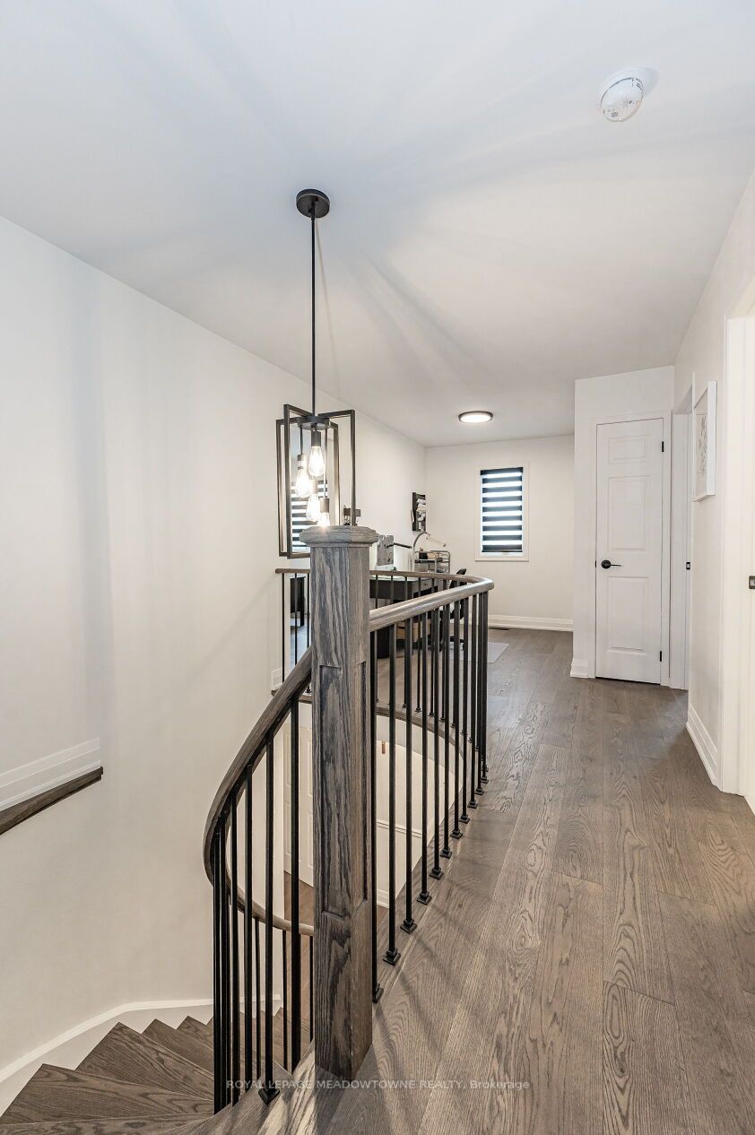 74 Royaledge Way