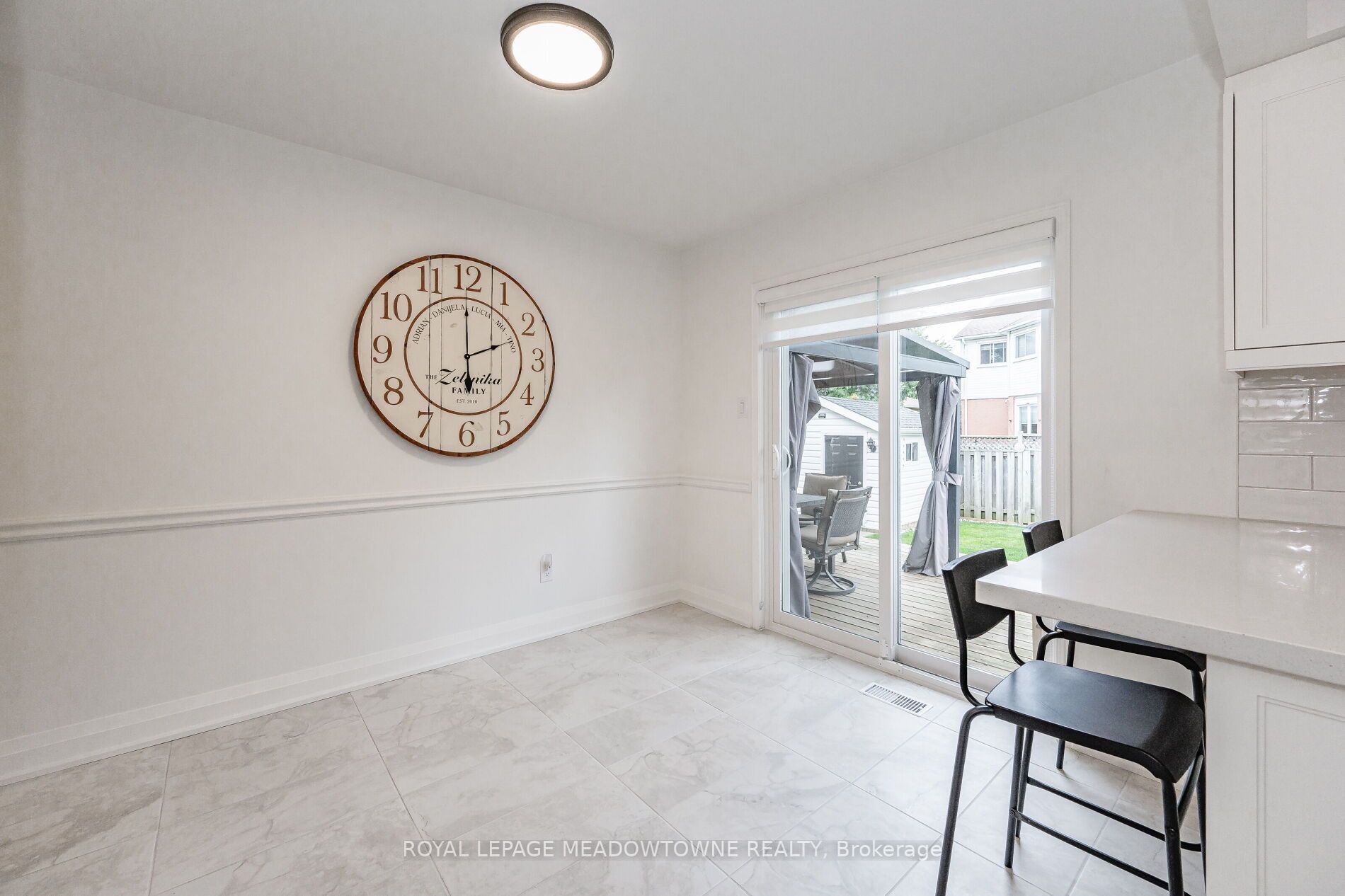 74 Royaledge Way