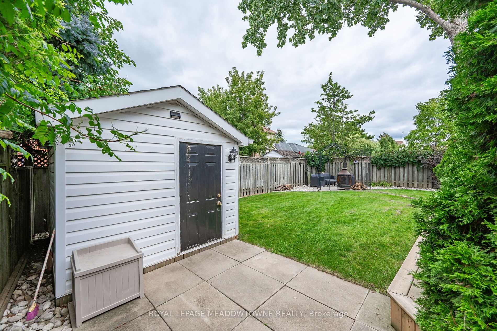74 Royaledge Way