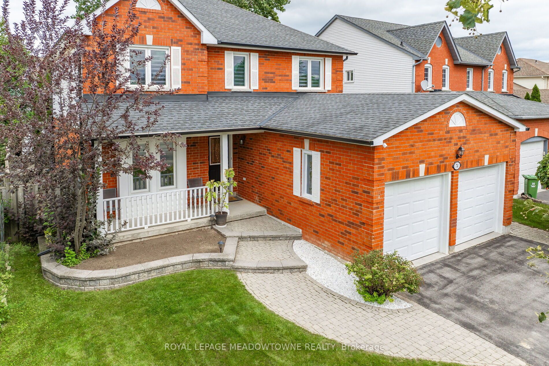 74 Royaledge Way