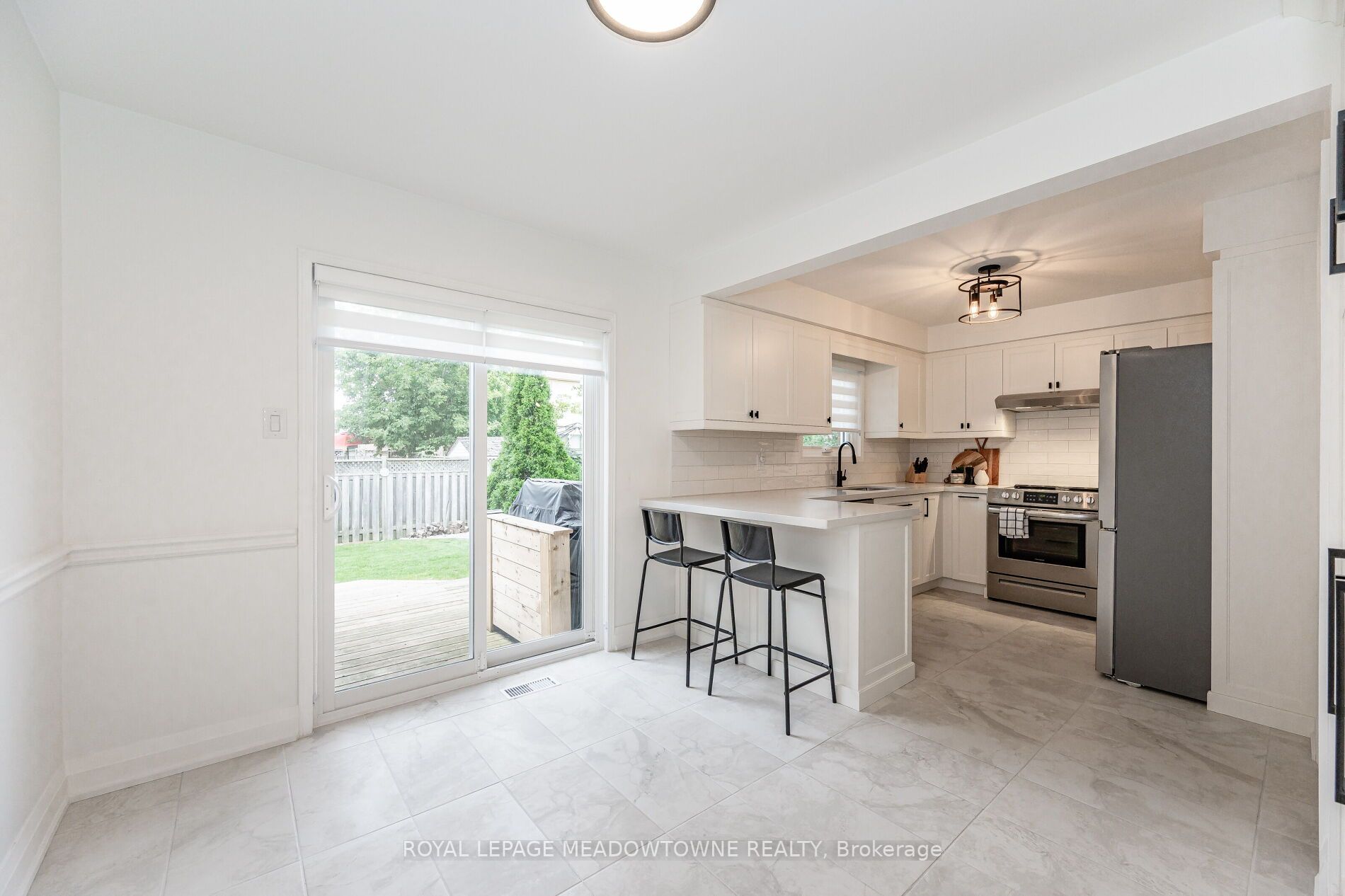 74 Royaledge Way
