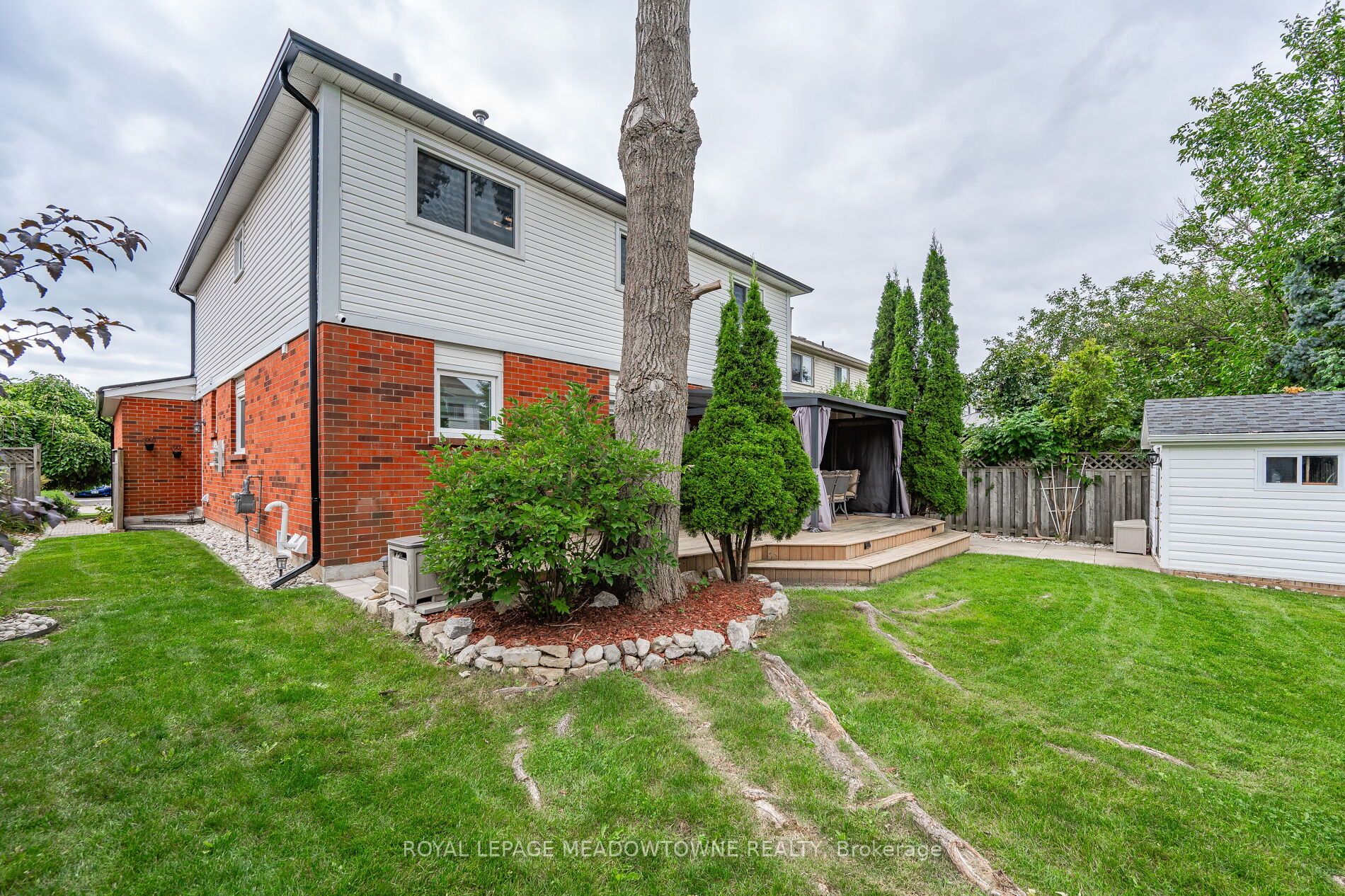 74 Royaledge Way