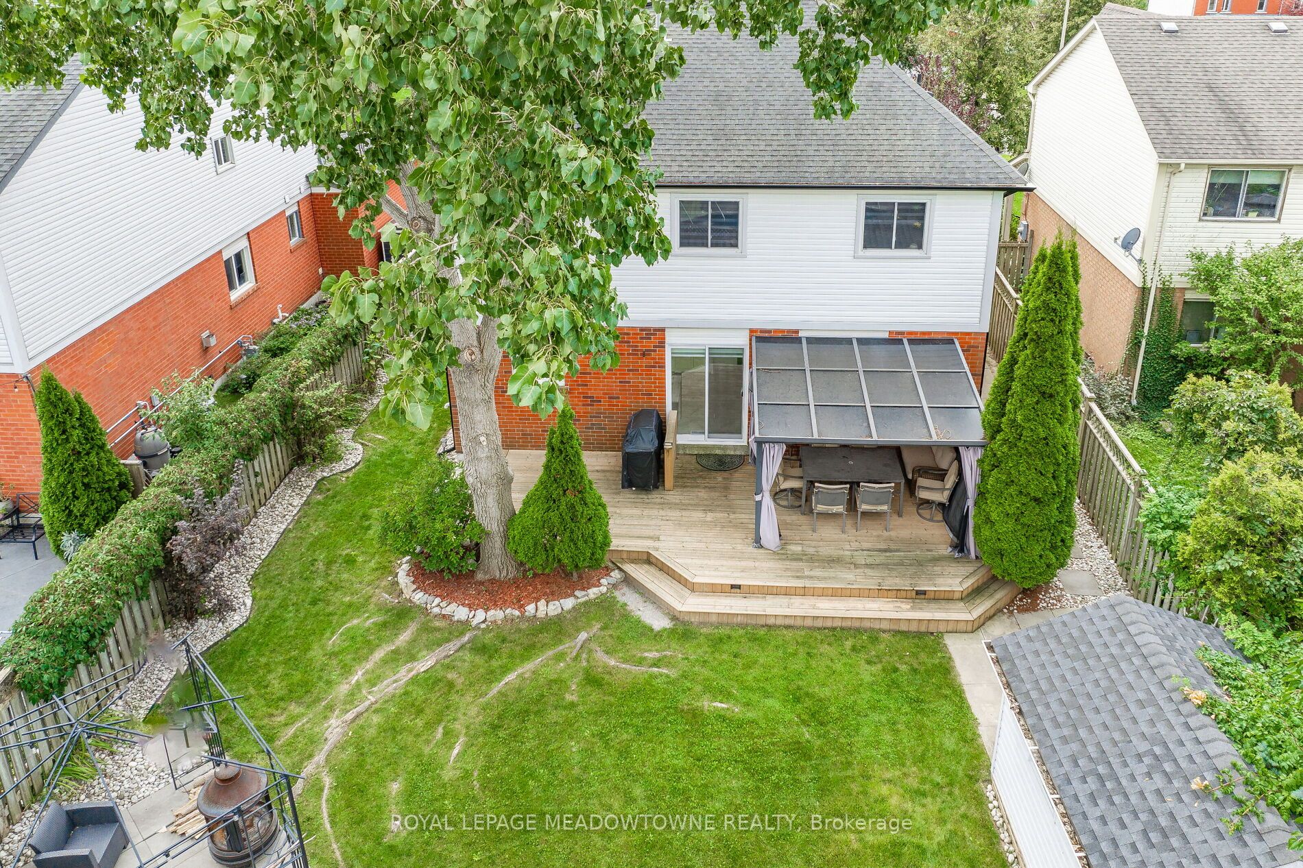 74 Royaledge Way