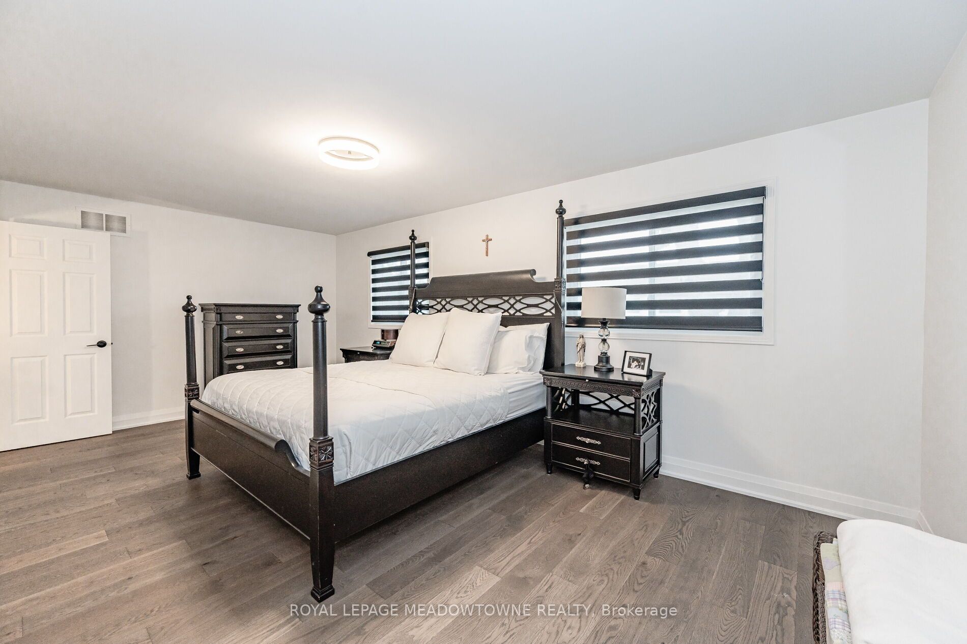 74 Royaledge Way