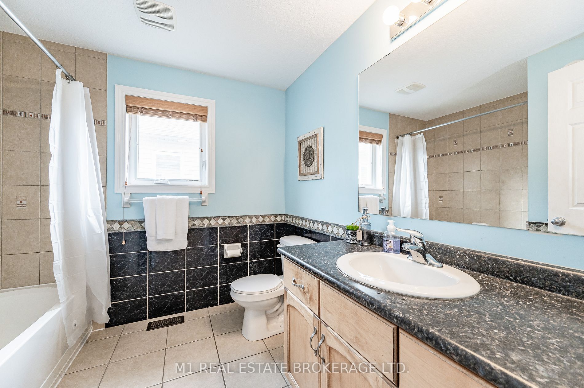 160 Curzon Cres