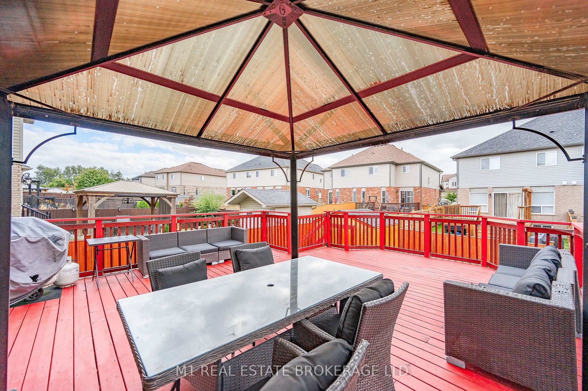 160 Curzon Cres