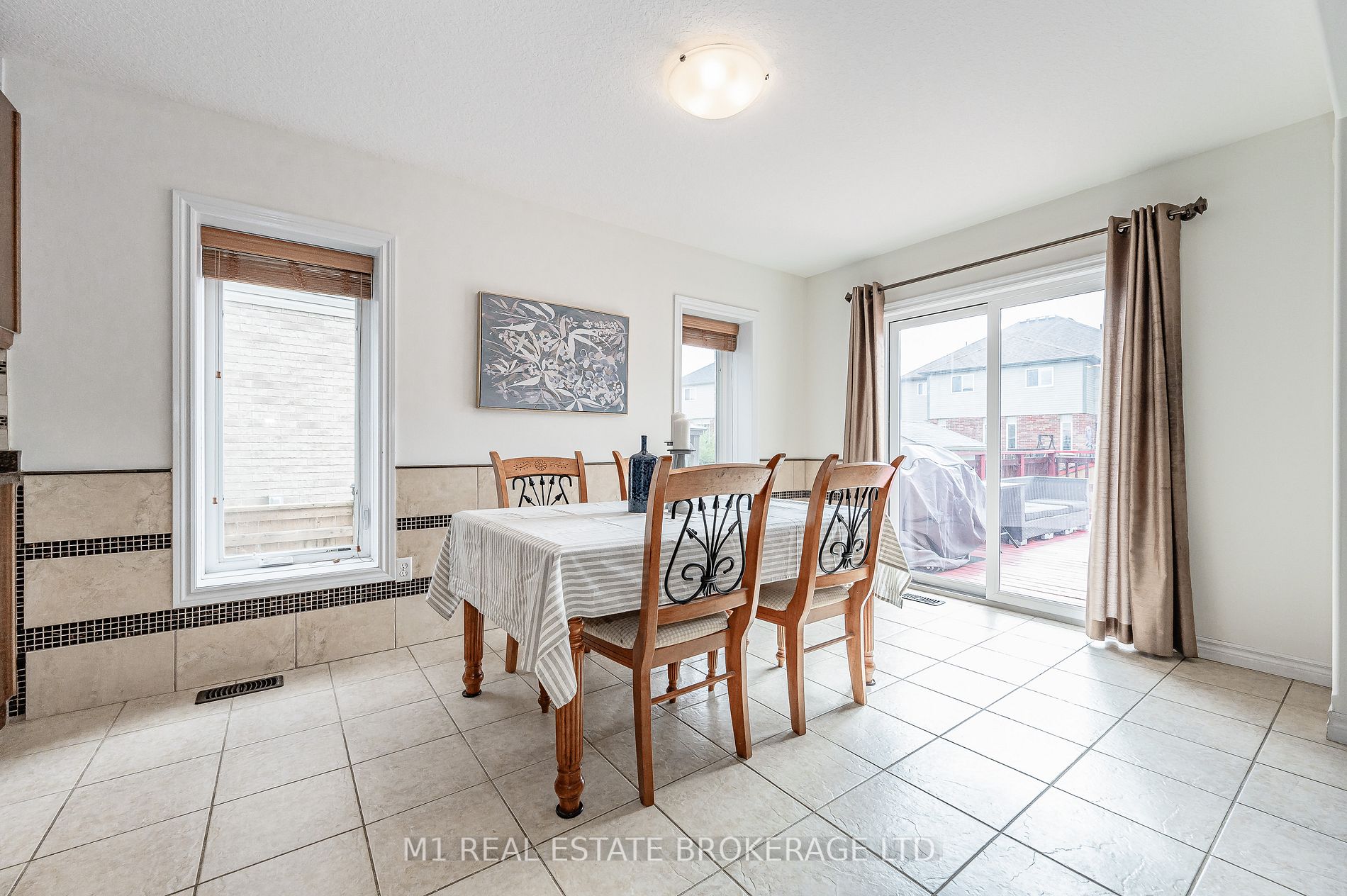 160 Curzon Cres
