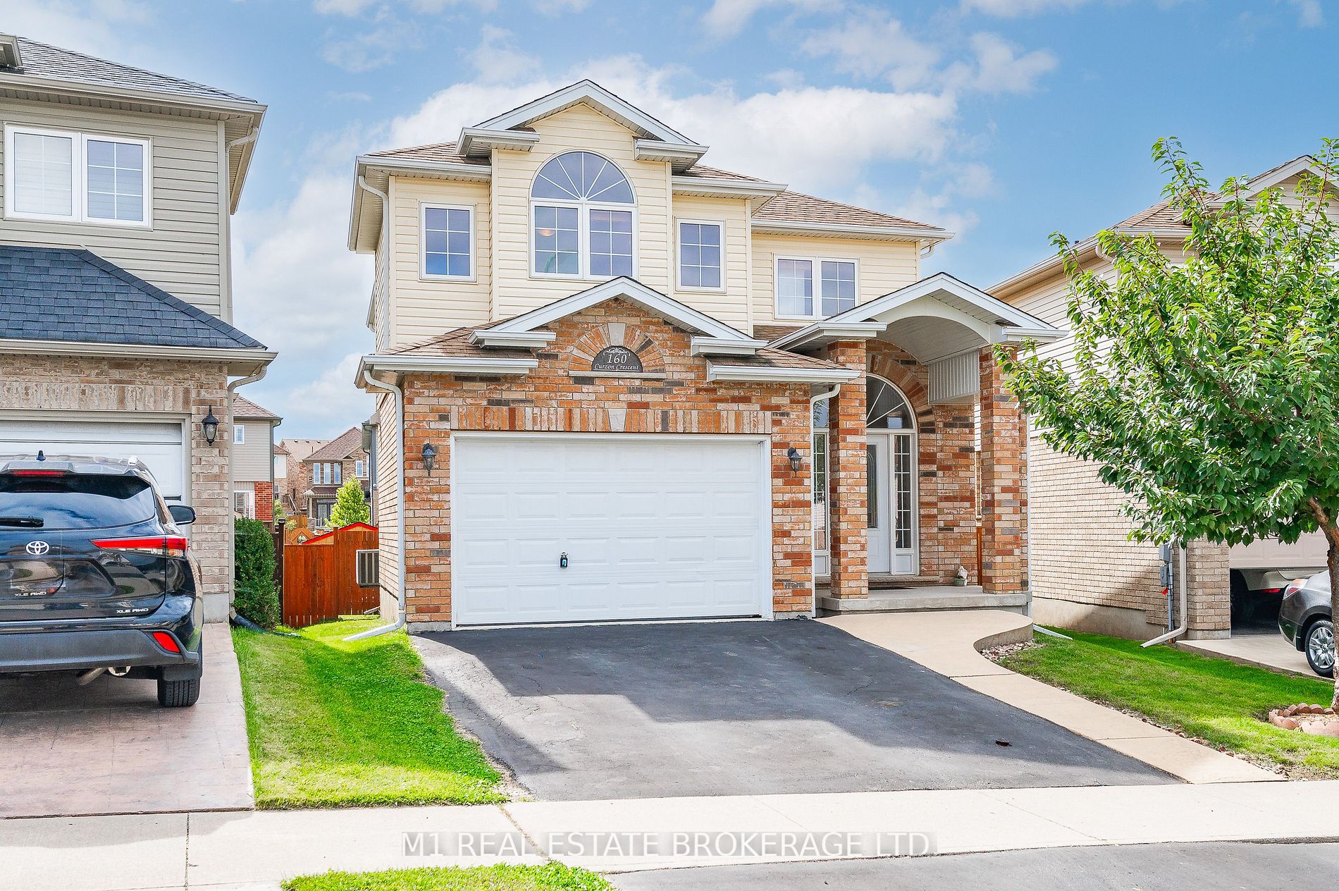 160 Curzon Cres