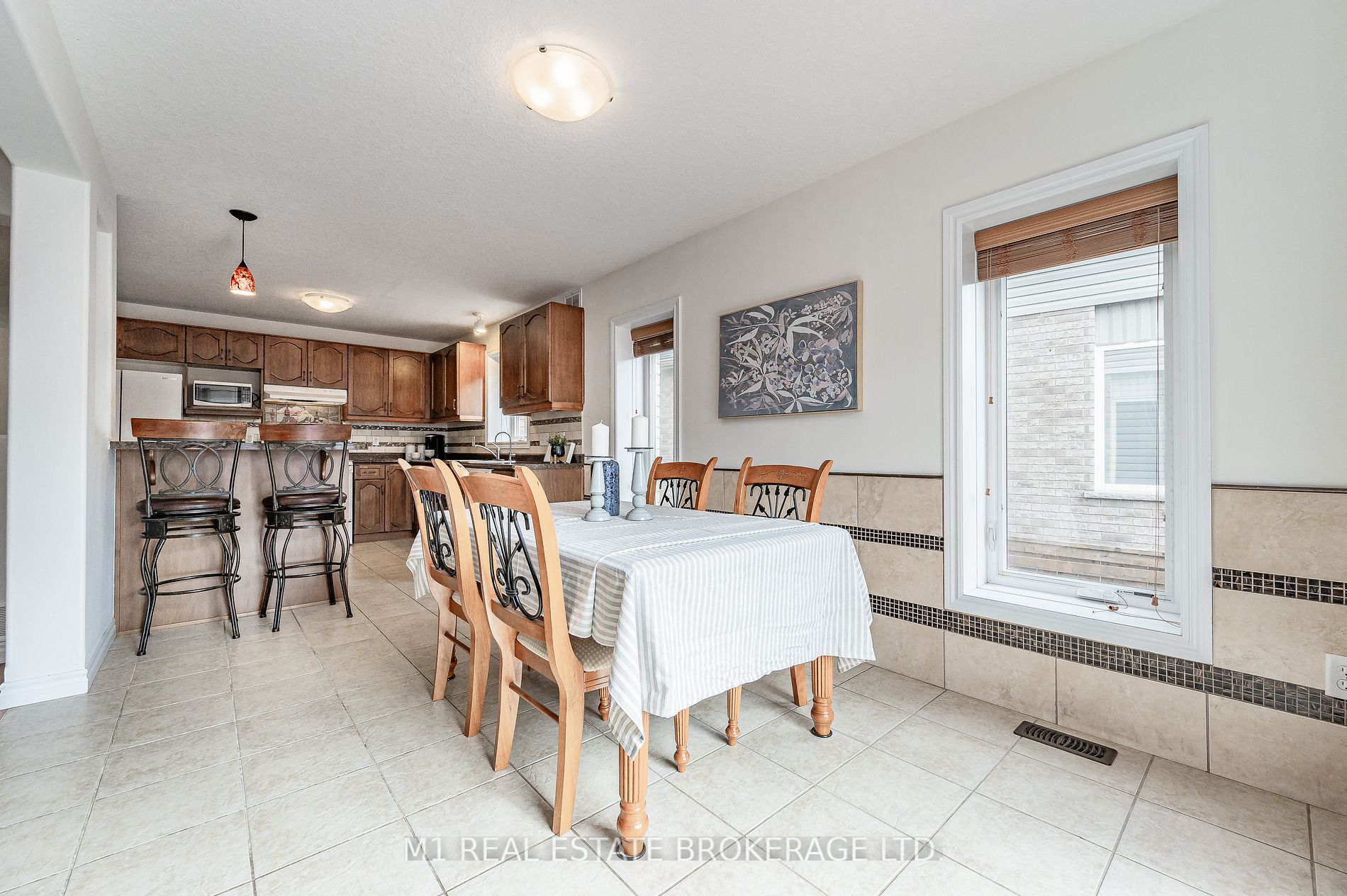 160 Curzon Cres
