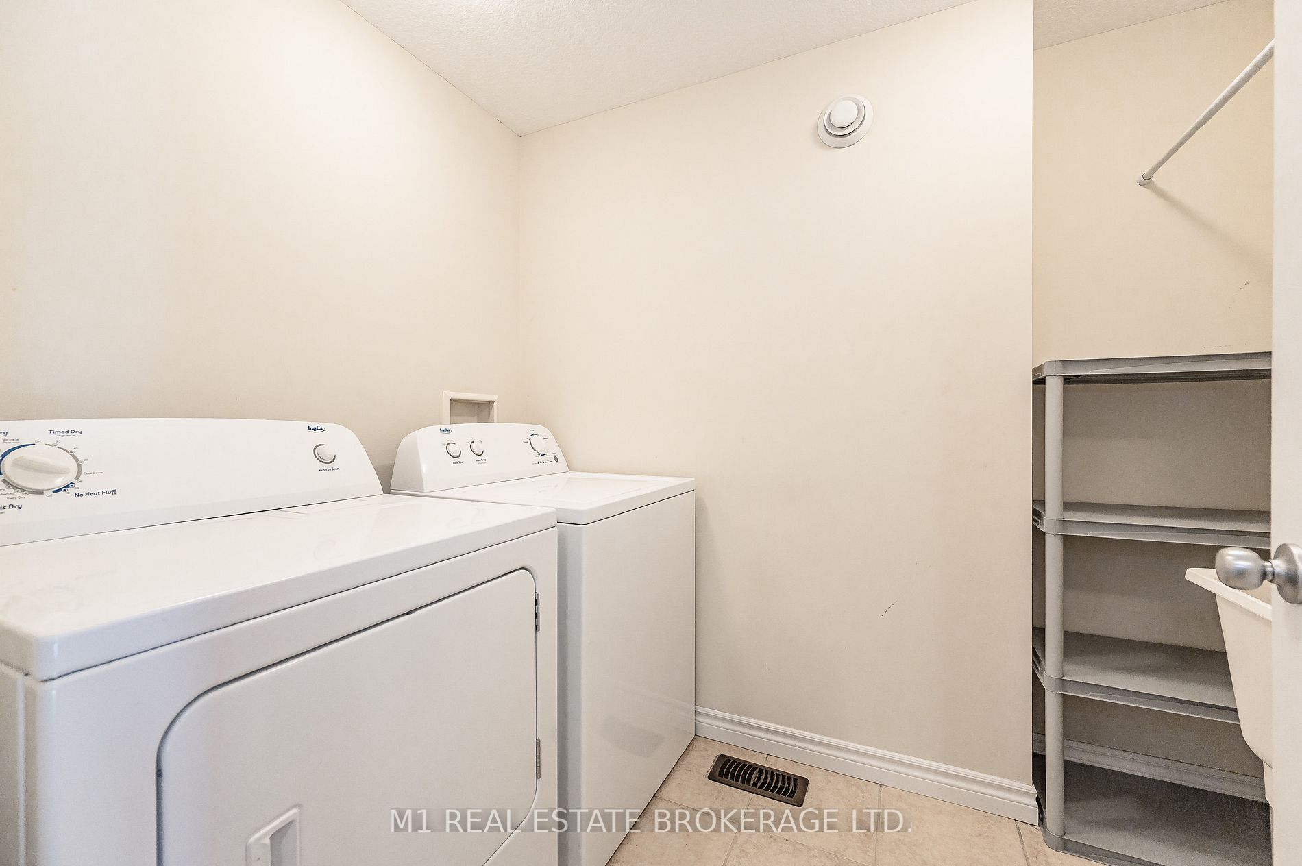 160 Curzon Cres