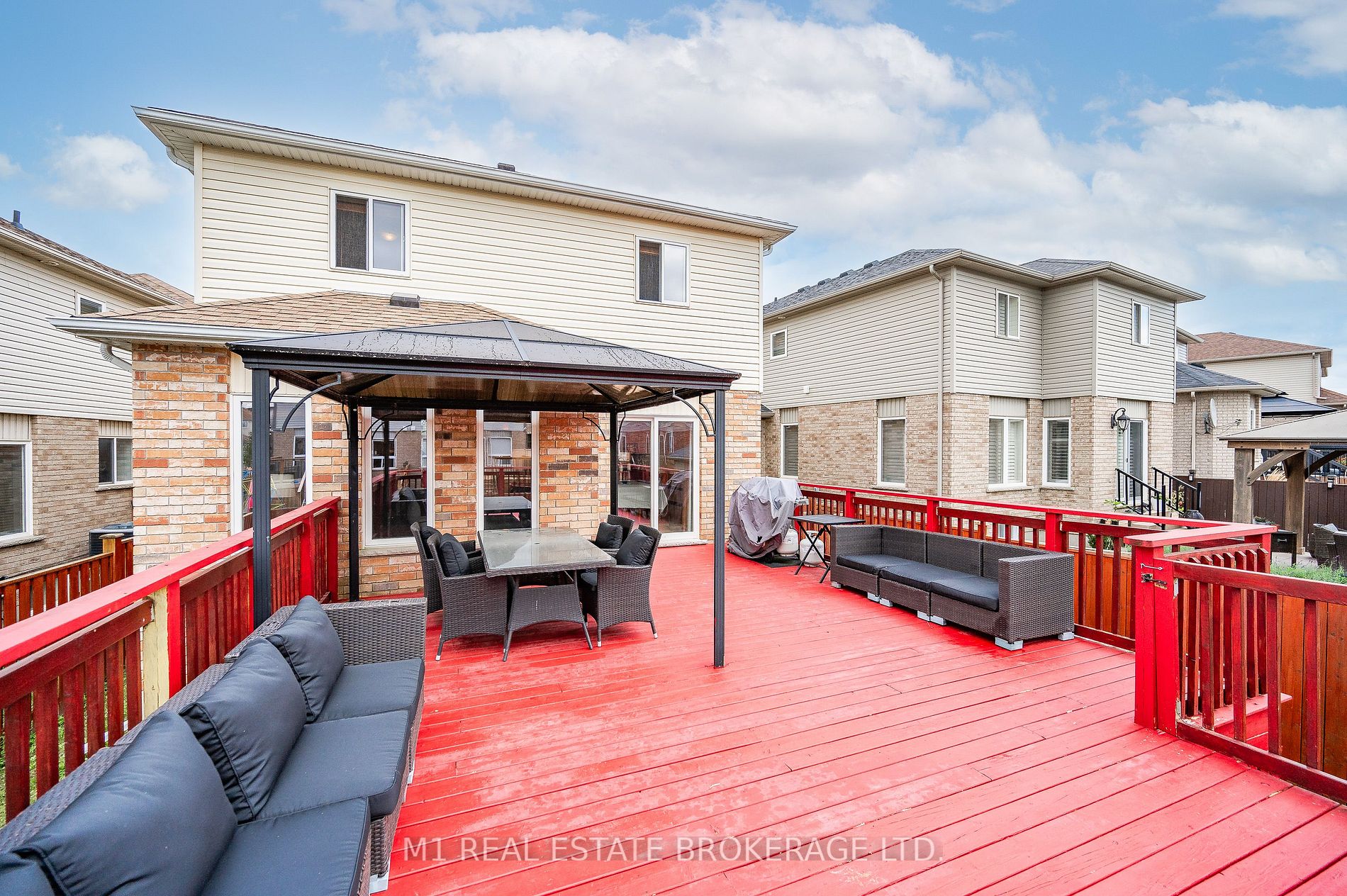 160 Curzon Cres