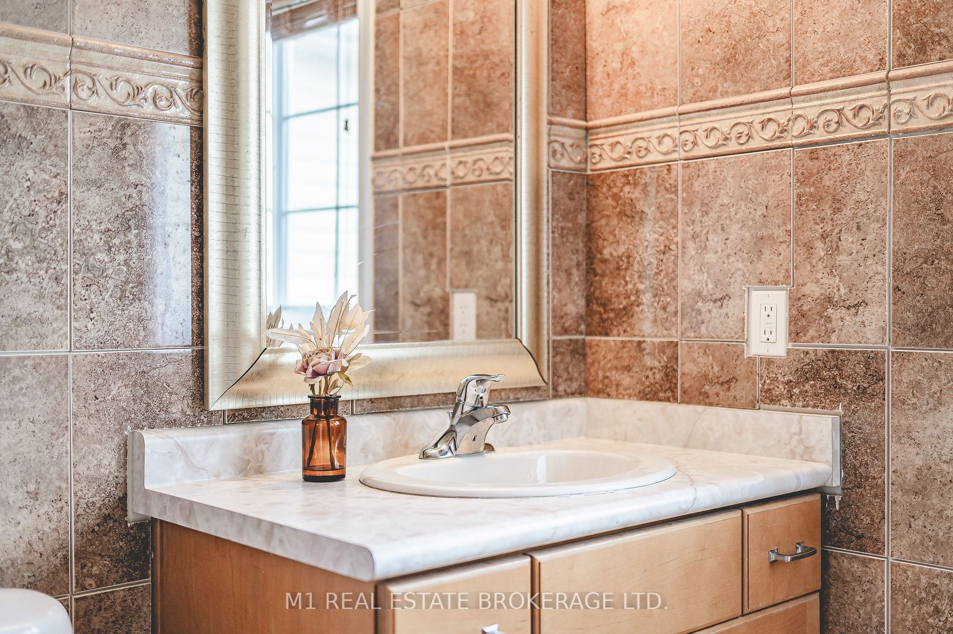 160 Curzon Cres