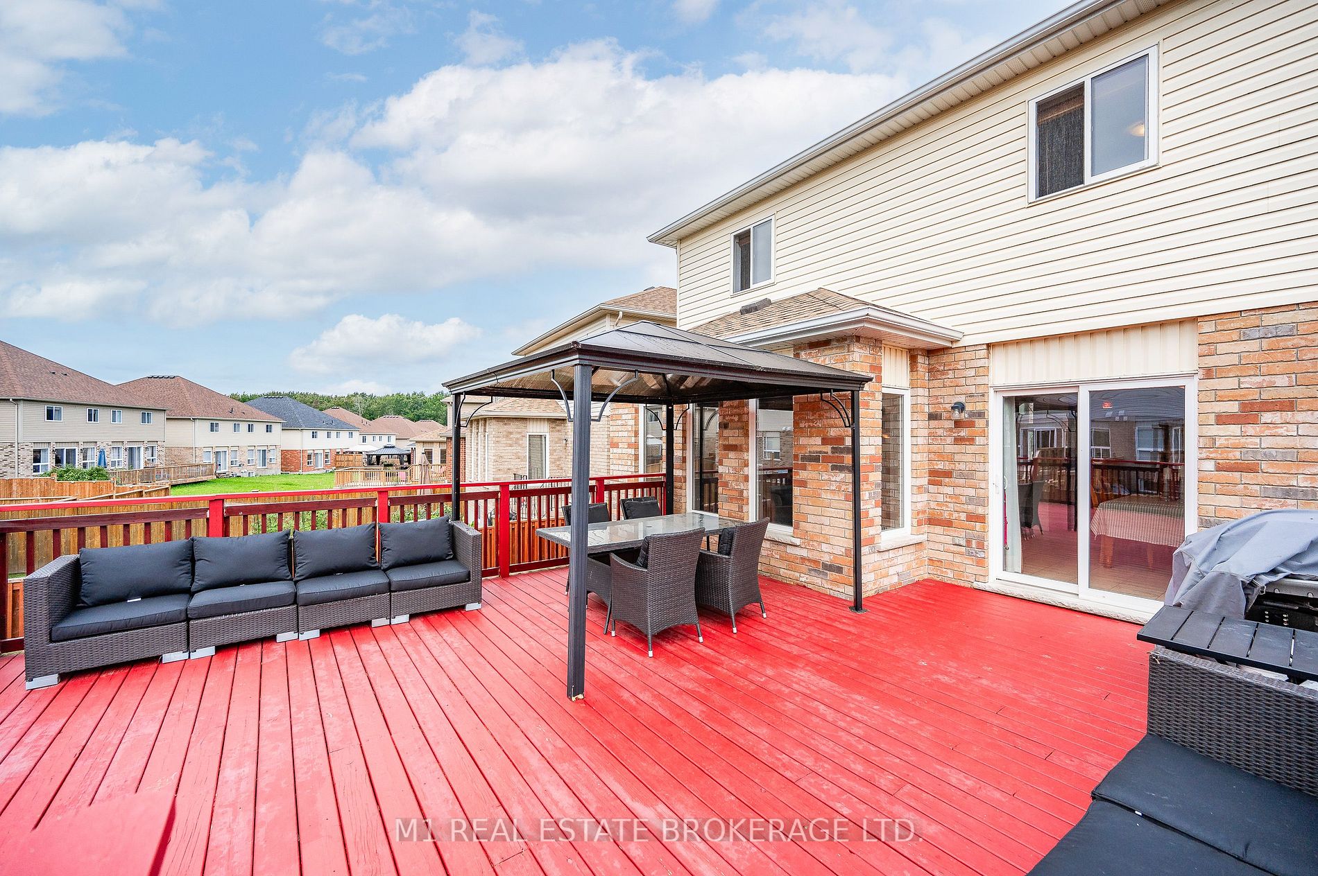 160 Curzon Cres