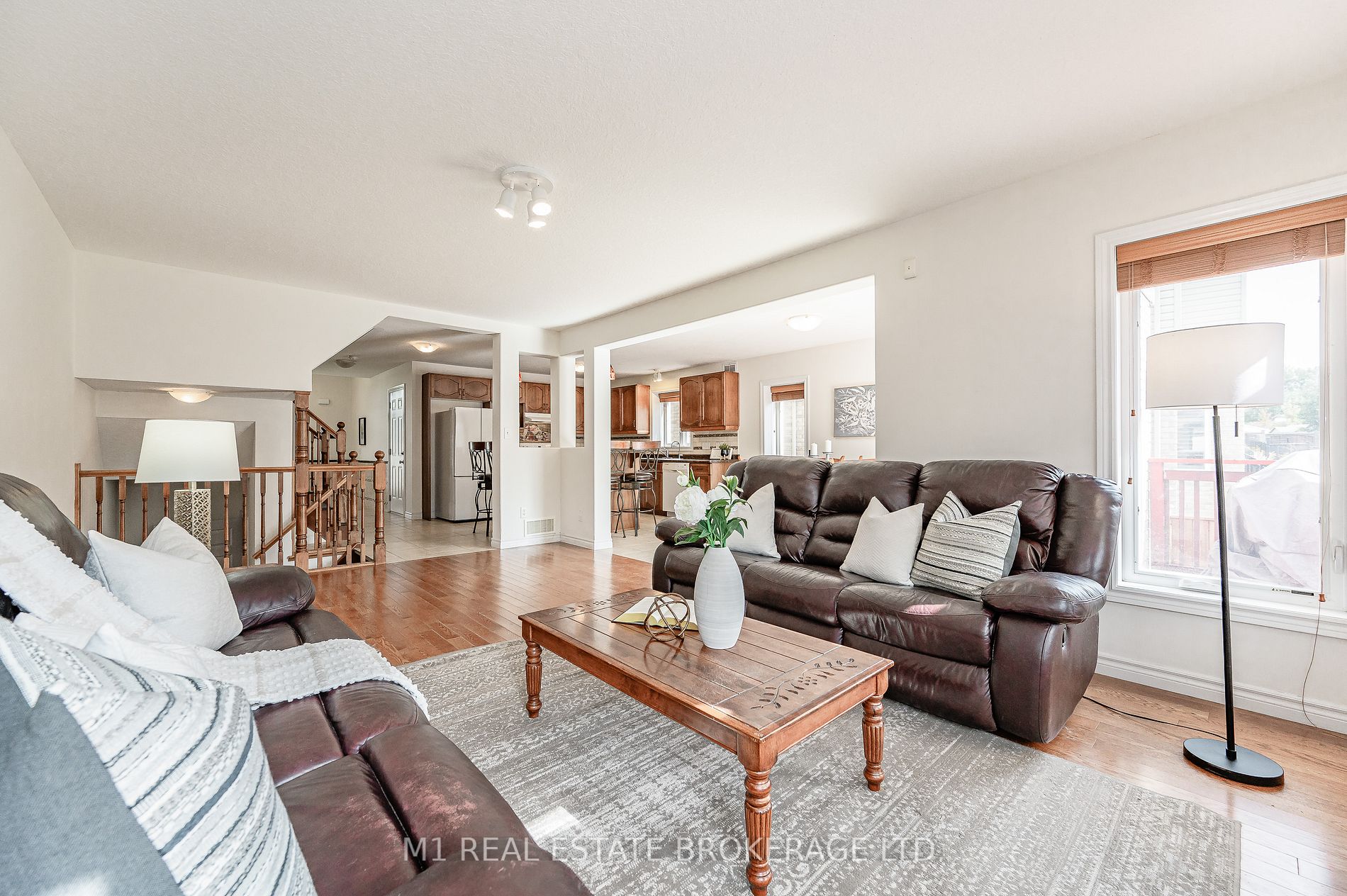 160 Curzon Cres