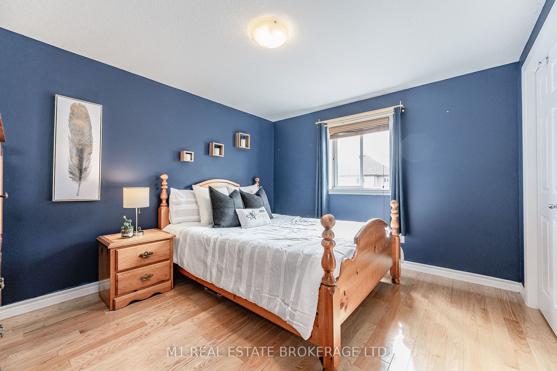 160 Curzon Cres