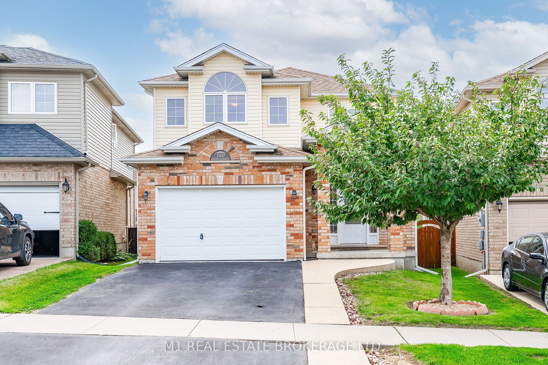 160 Curzon Cres