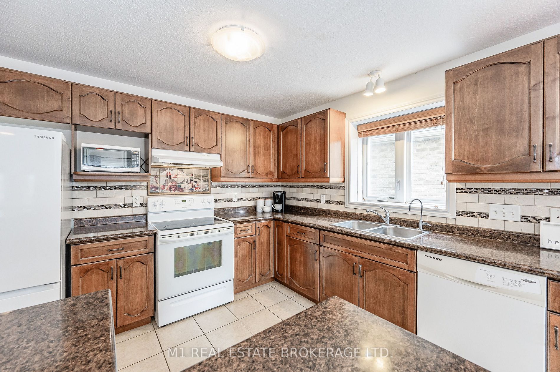160 Curzon Cres