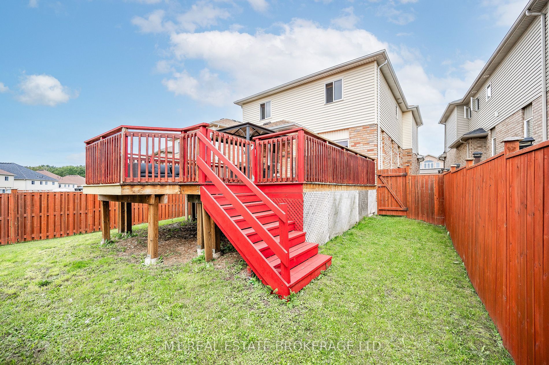 160 Curzon Cres