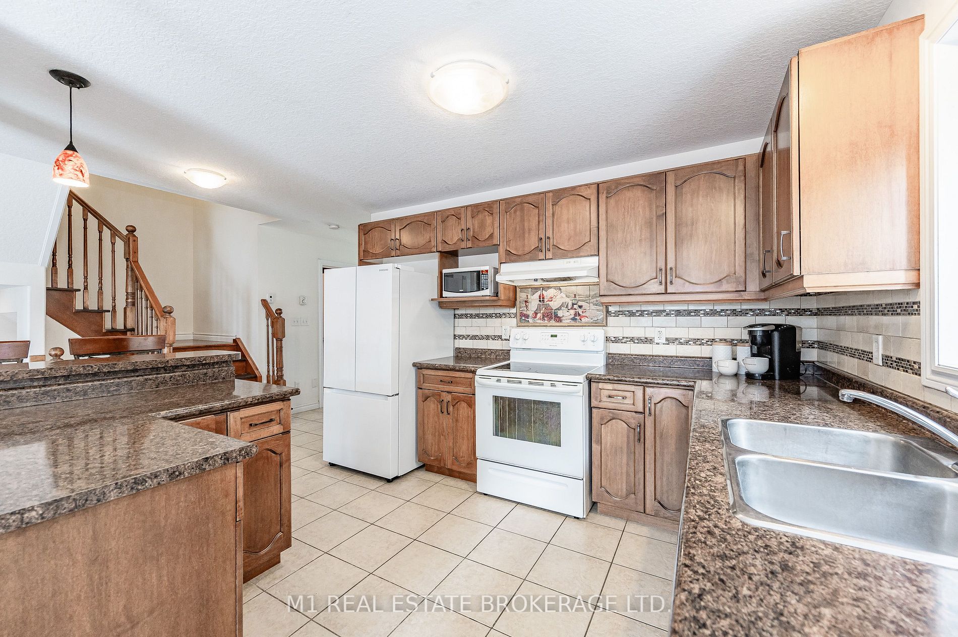 160 Curzon Cres