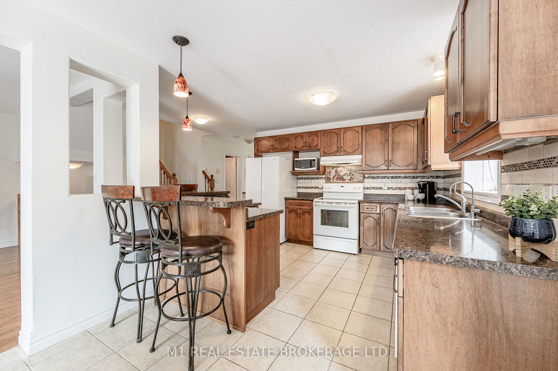 160 Curzon Cres