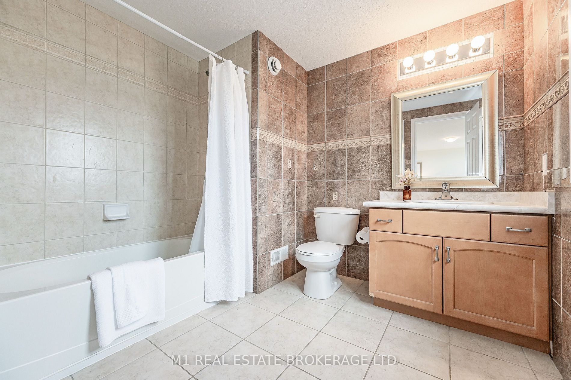 160 Curzon Cres