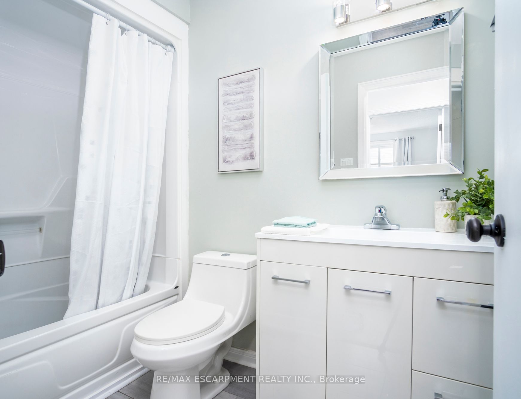 18 Dundee Dr