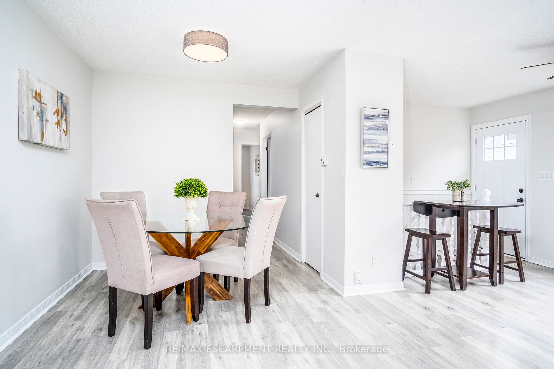 18 Dundee Dr