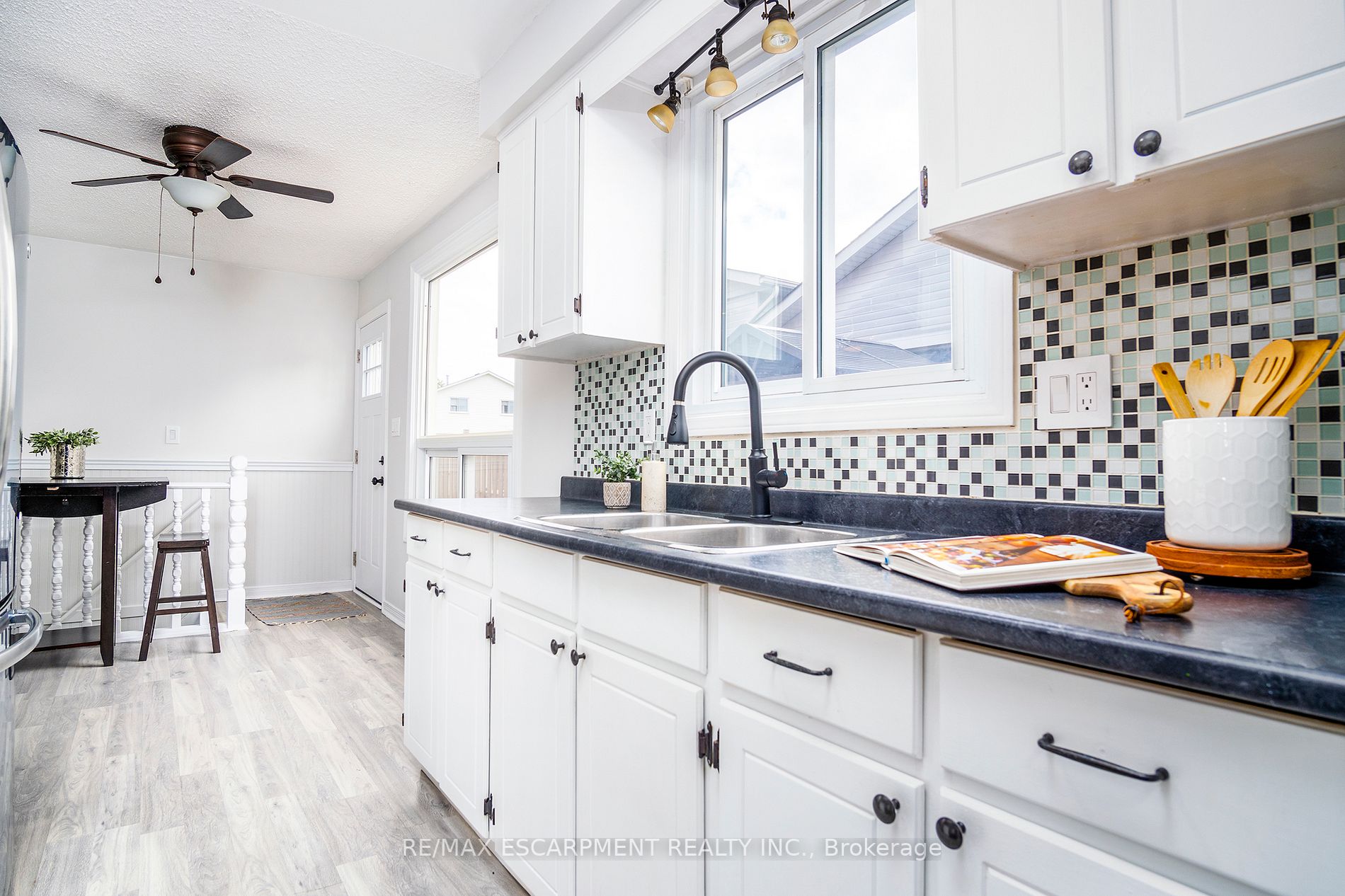 18 Dundee Dr