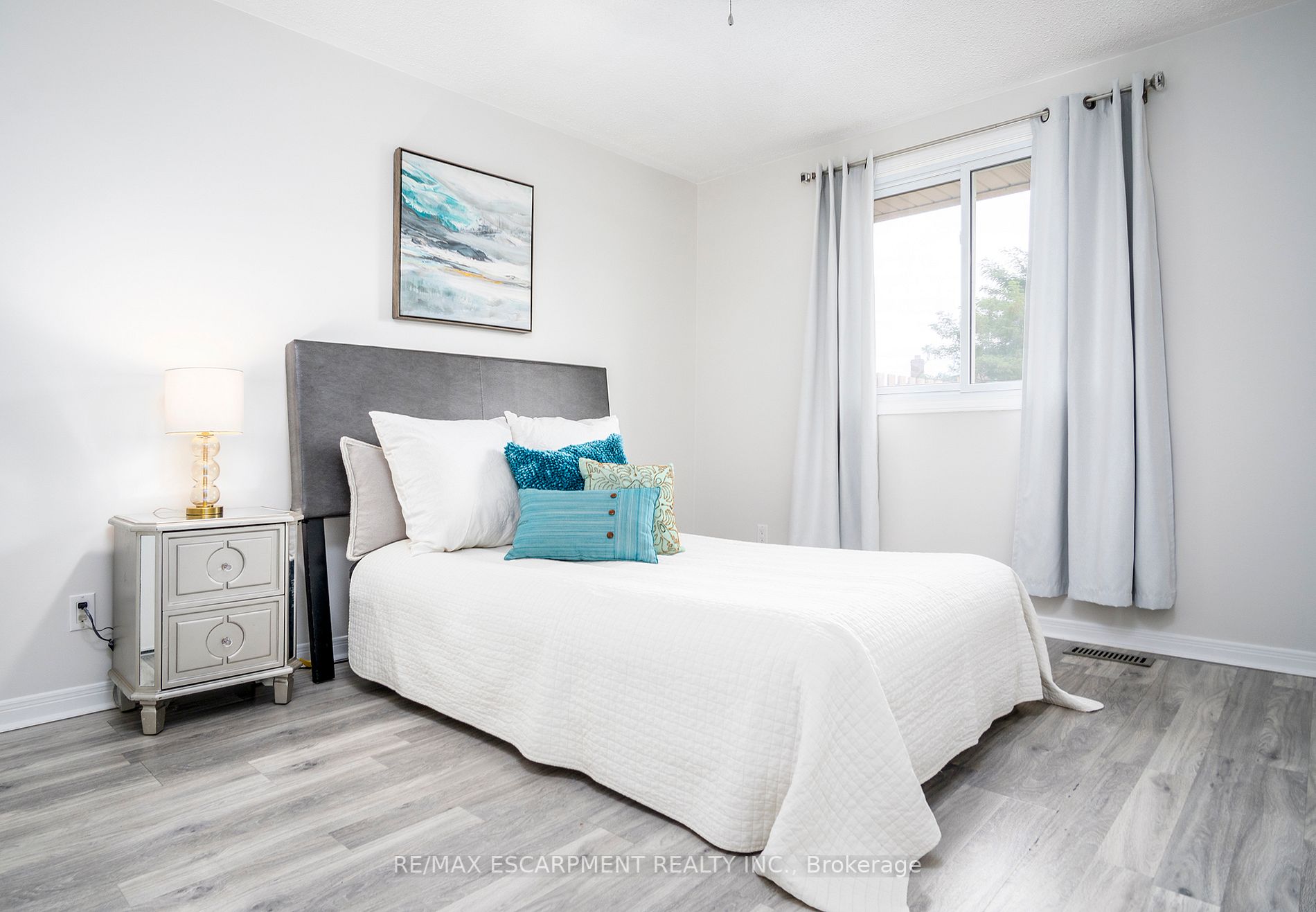 18 Dundee Dr