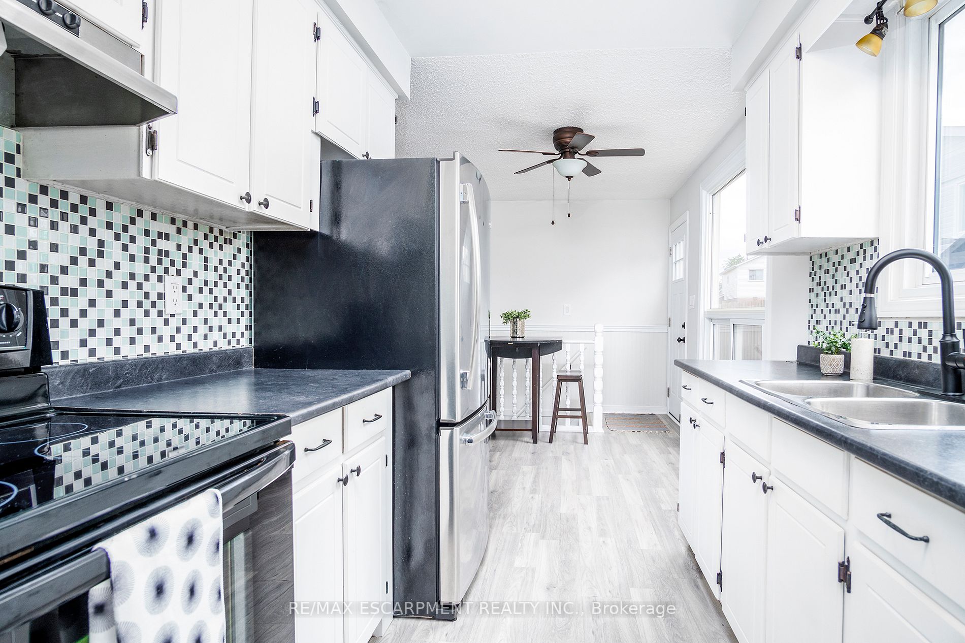 18 Dundee Dr