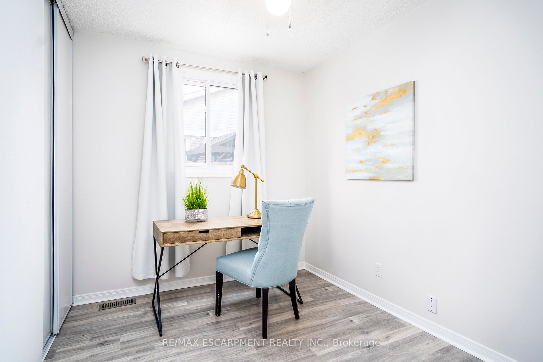 18 Dundee Dr