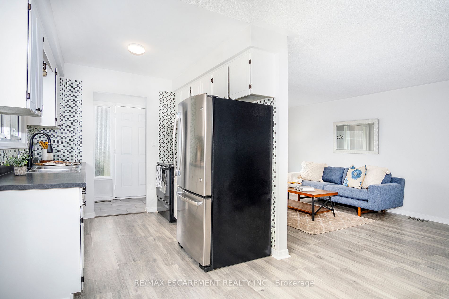 18 Dundee Dr