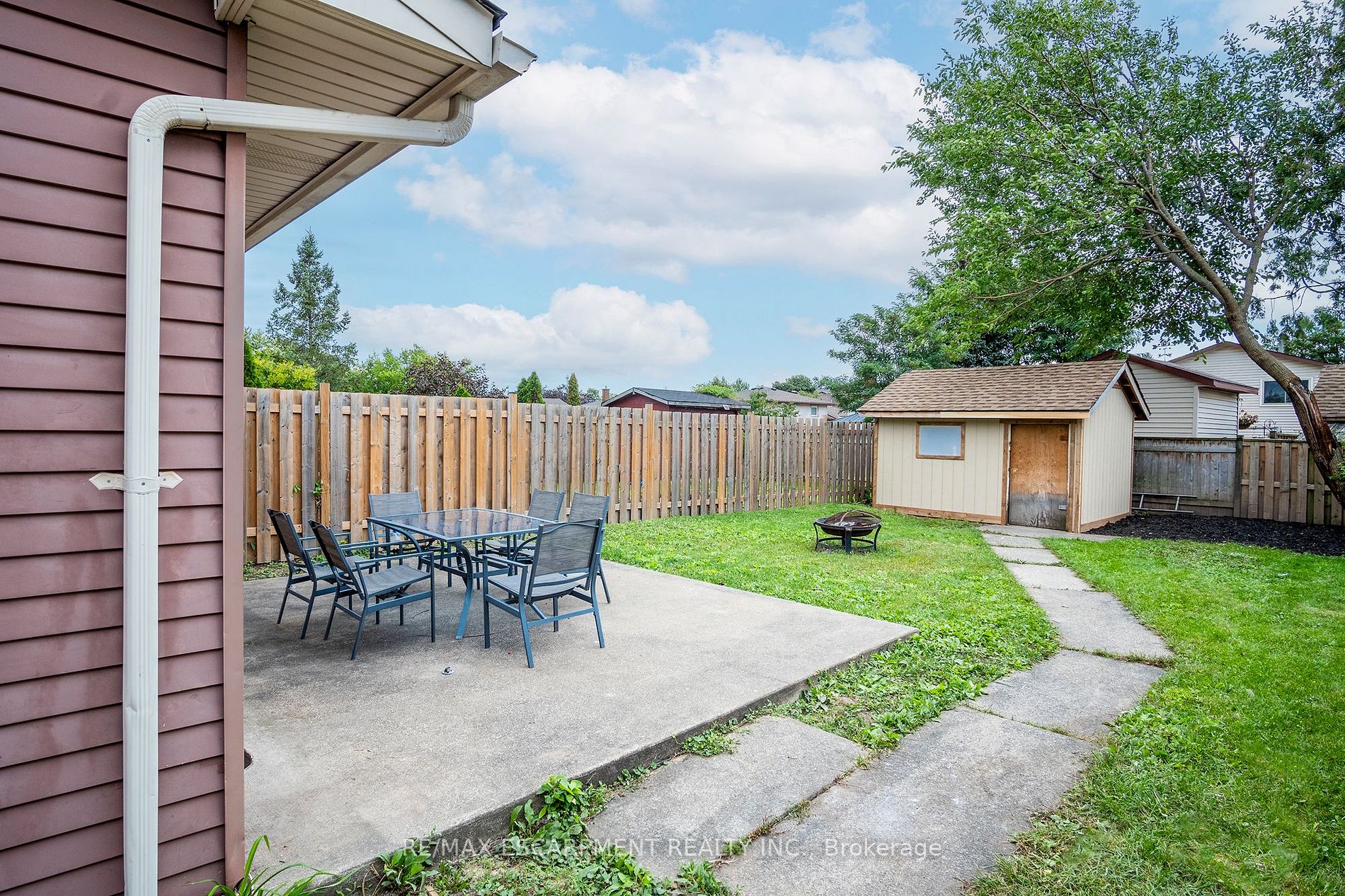 18 Dundee Dr