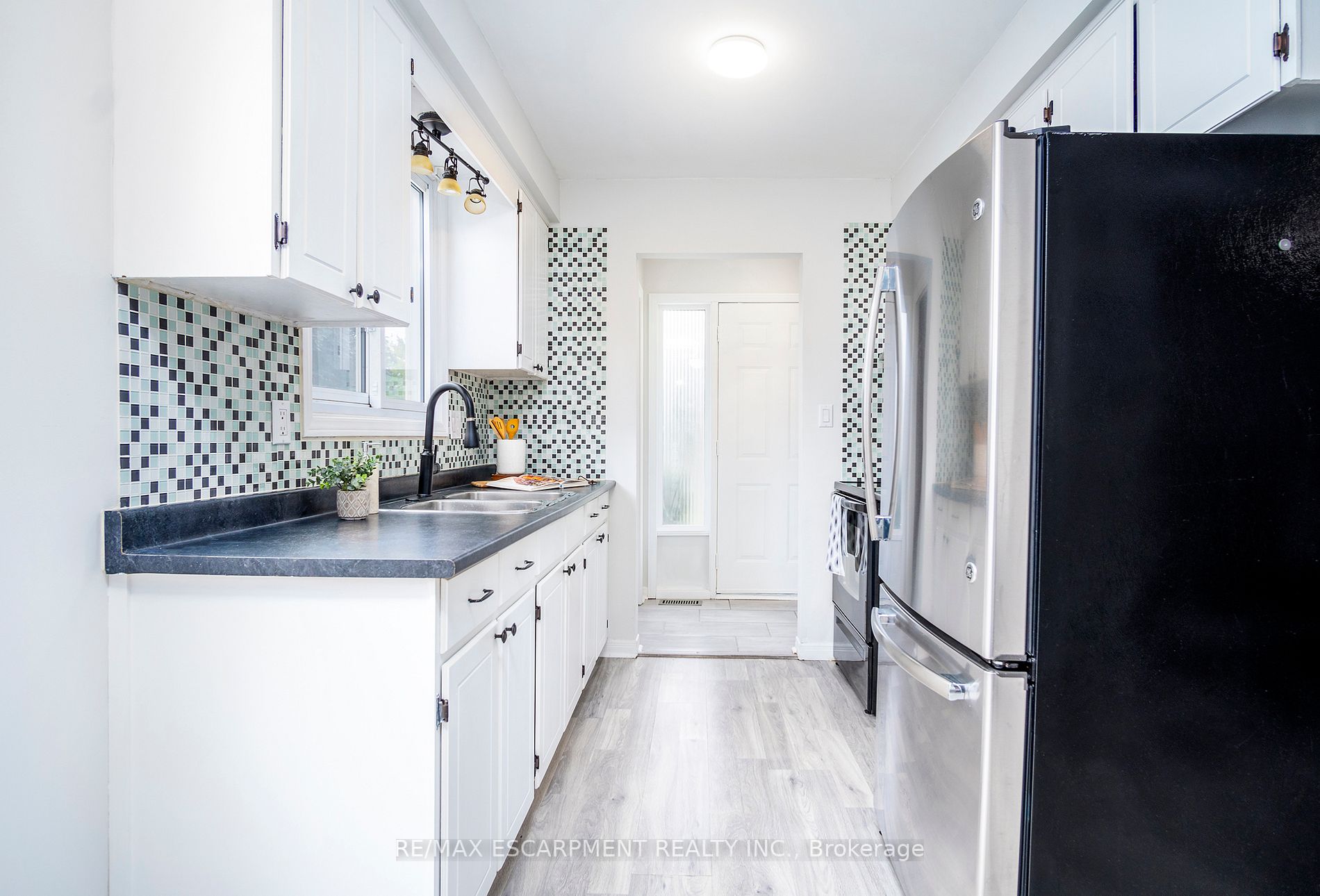 18 Dundee Dr