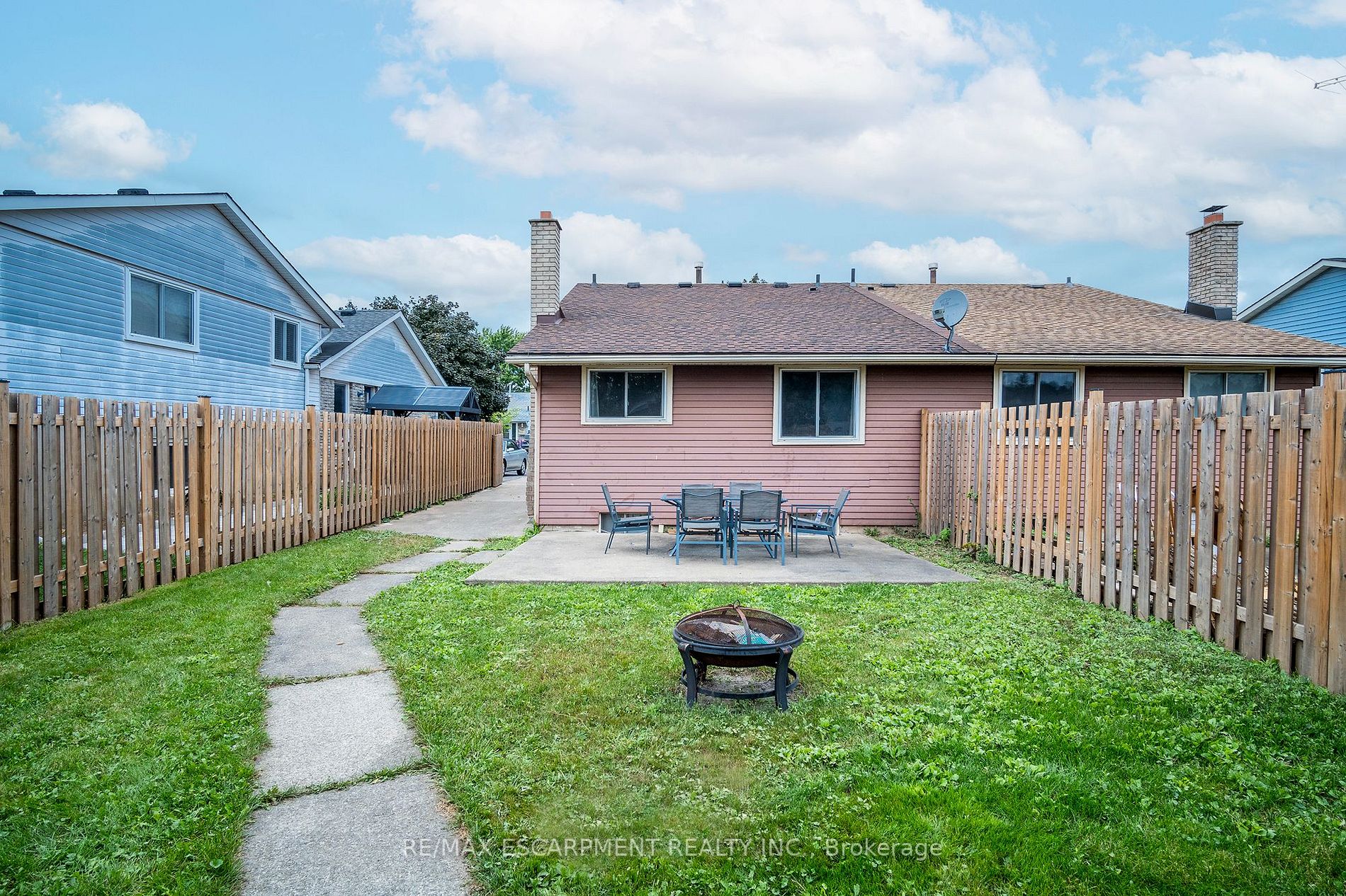 18 Dundee Dr