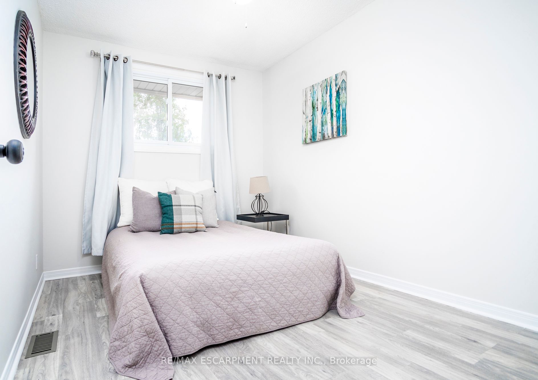 18 Dundee Dr