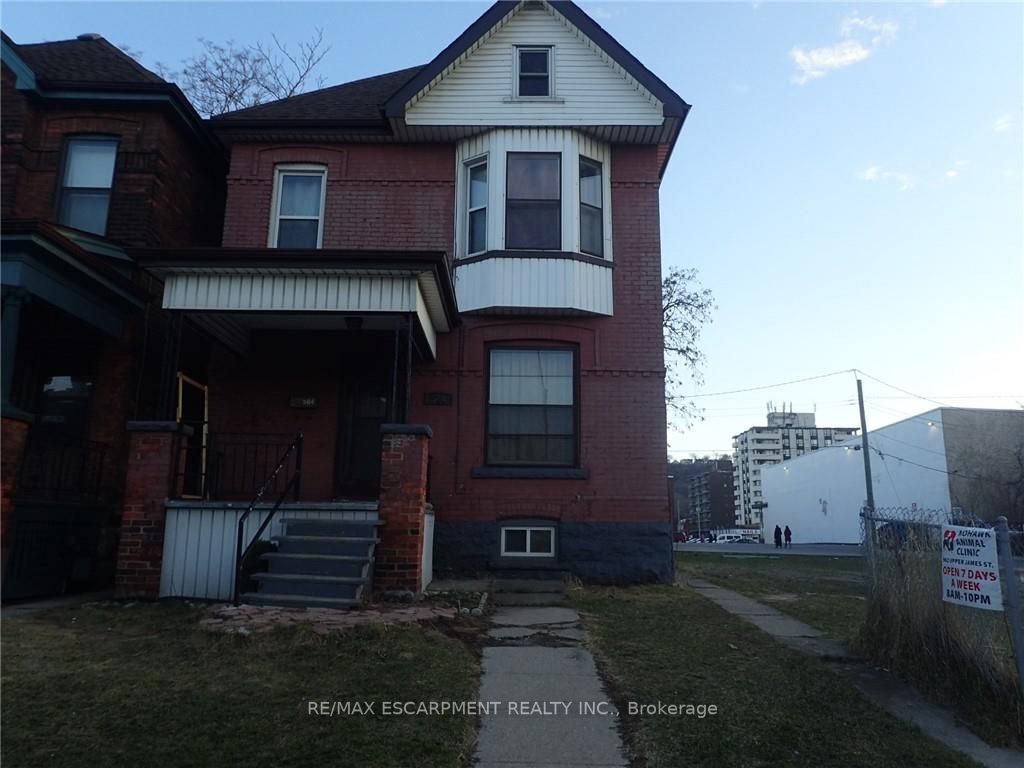 564 King St E